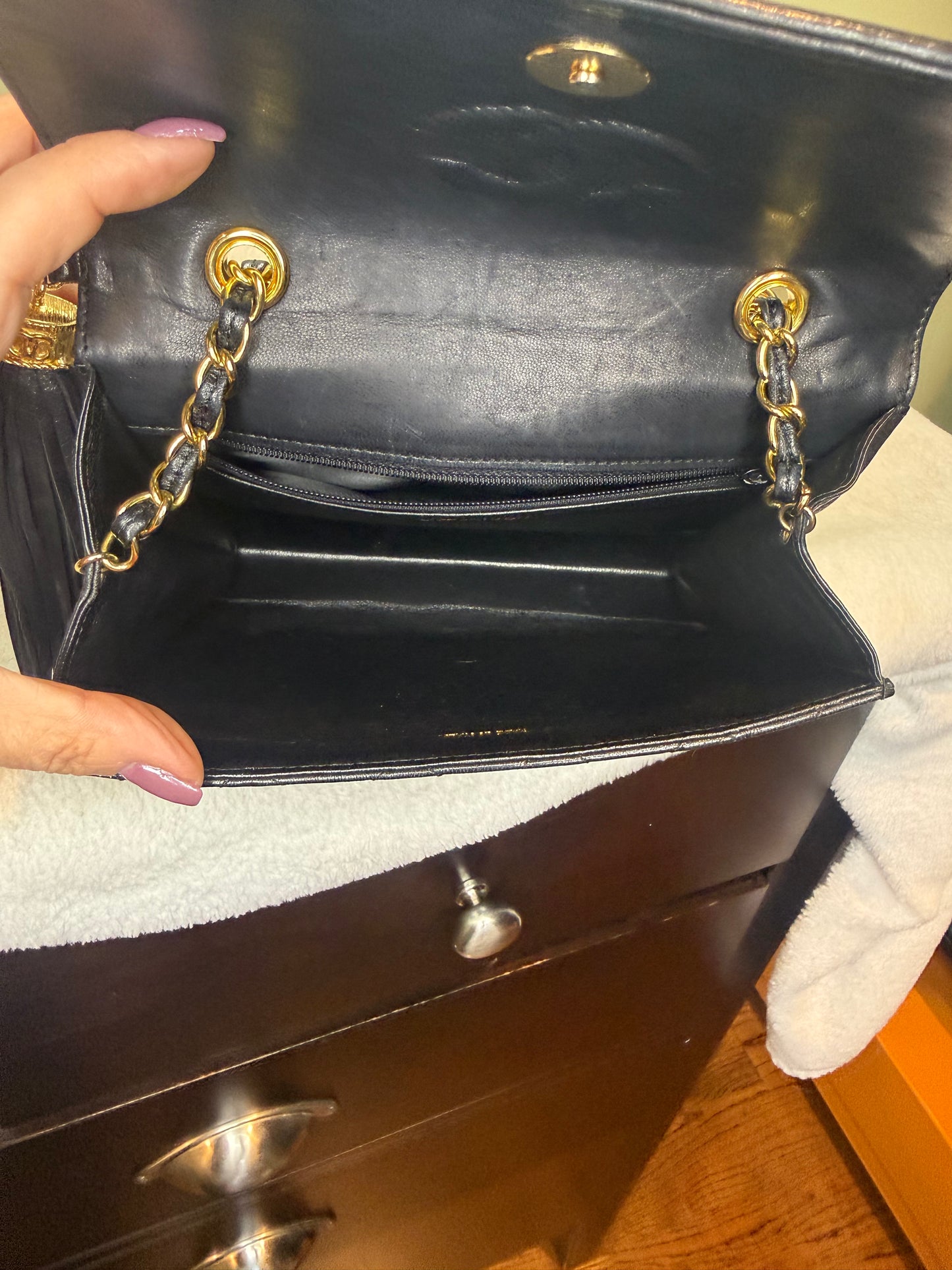 1021. Chanel Vintage Quilted Lambskin Tassel Flap Bag ( Series 1)