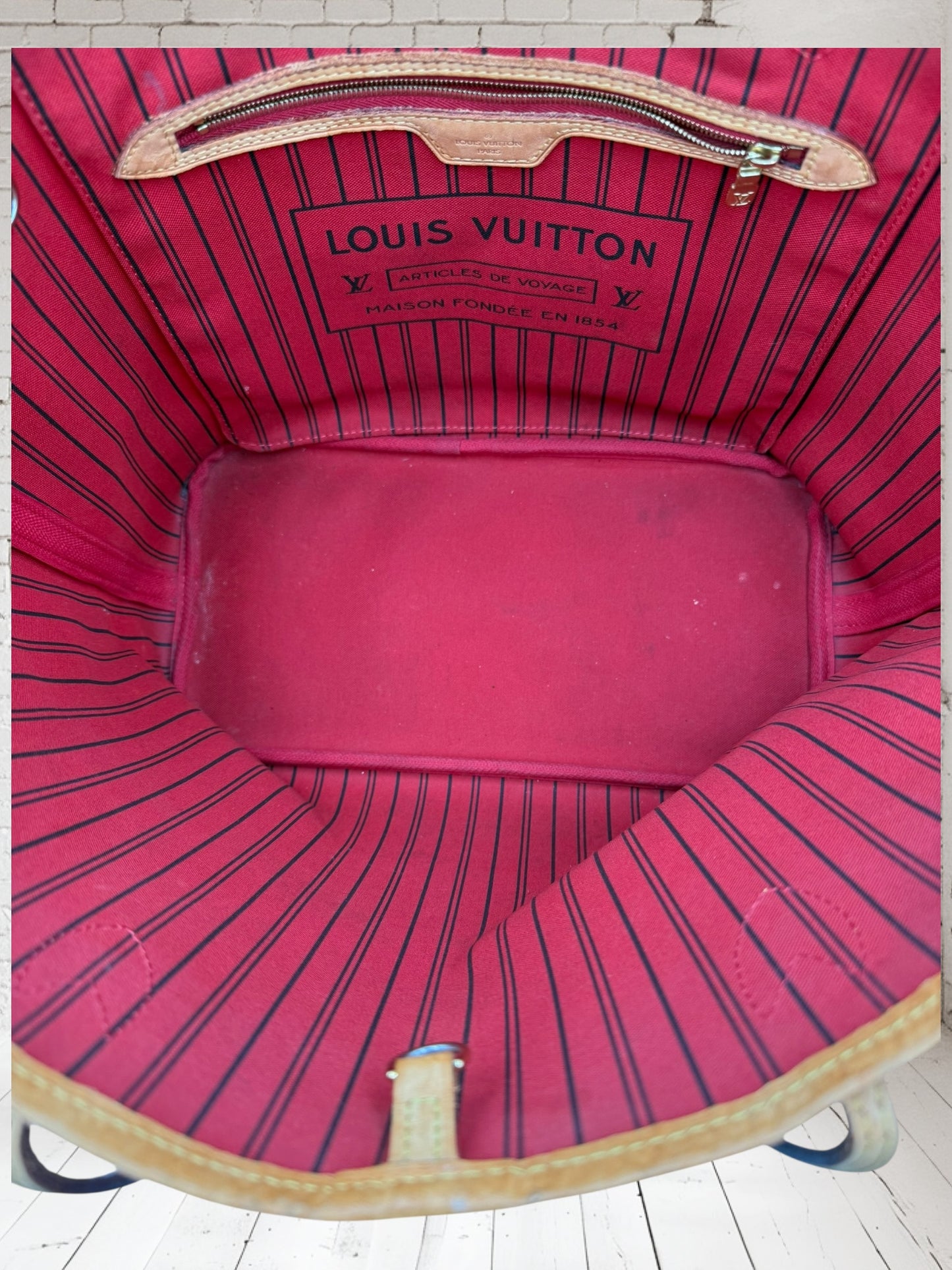 Louis Vuitton Neverfull MM Monogram with Fushia interior