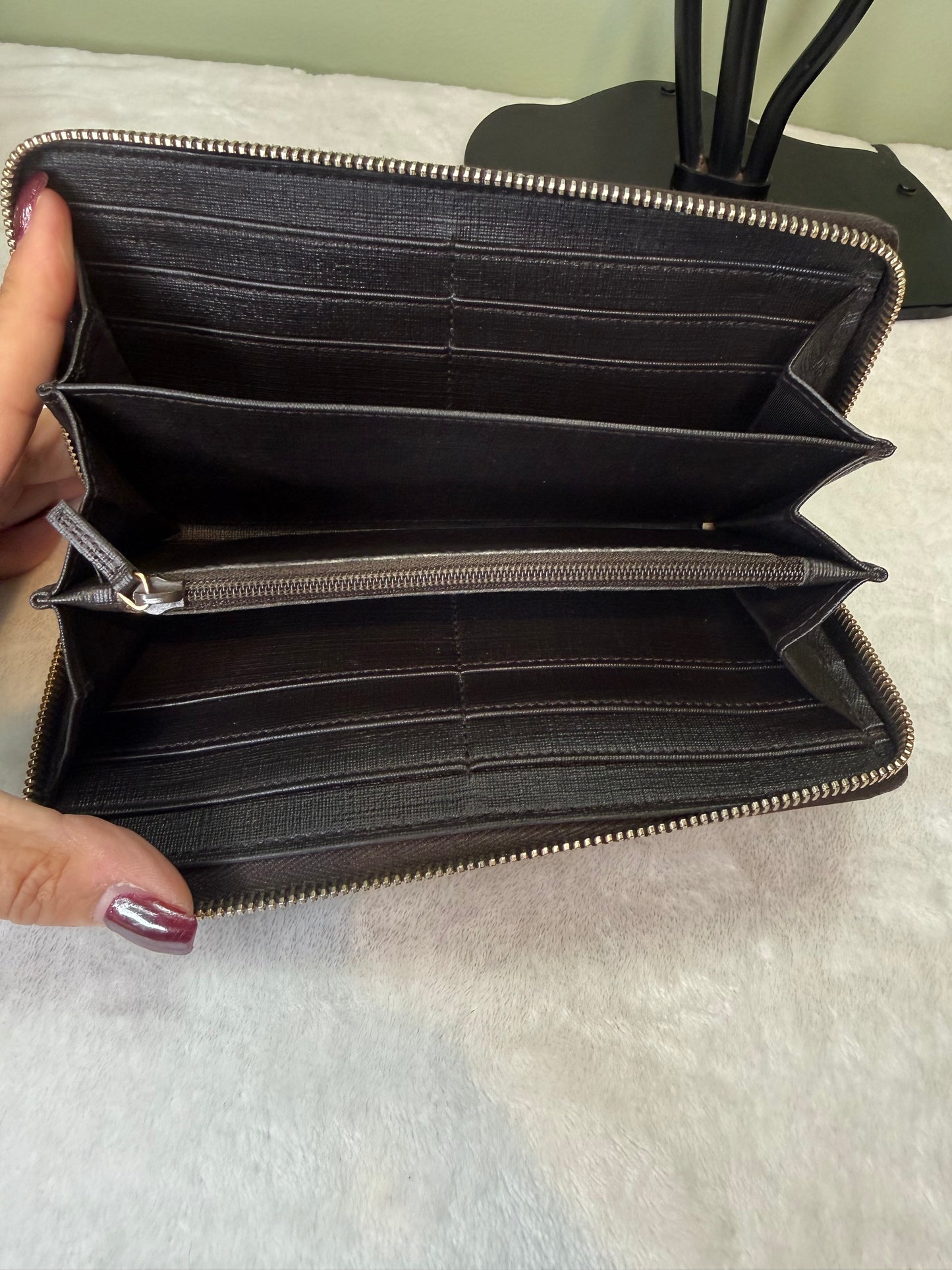 1787. Gucci GG Supreme Canvas Zippy Wallet