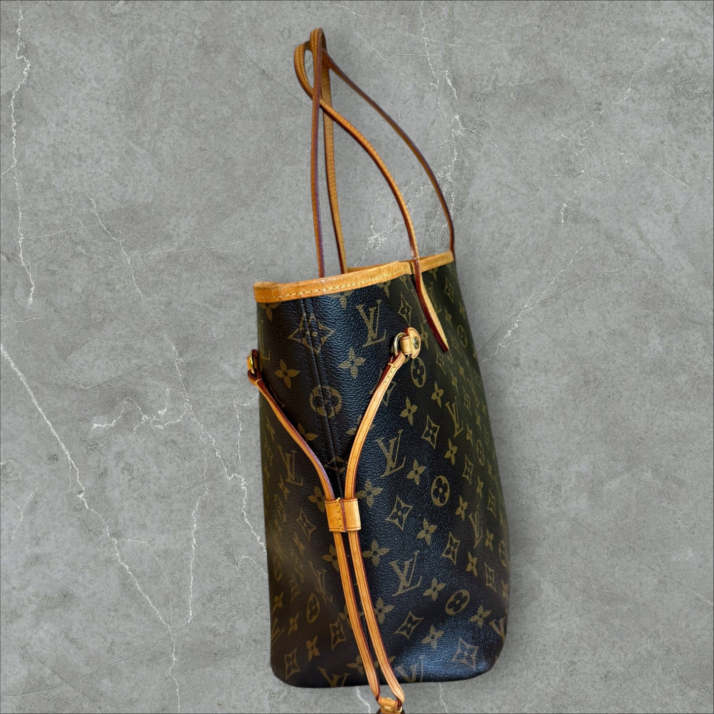 Louis Vuitton Neverfull MM Monogram with Fushia interior