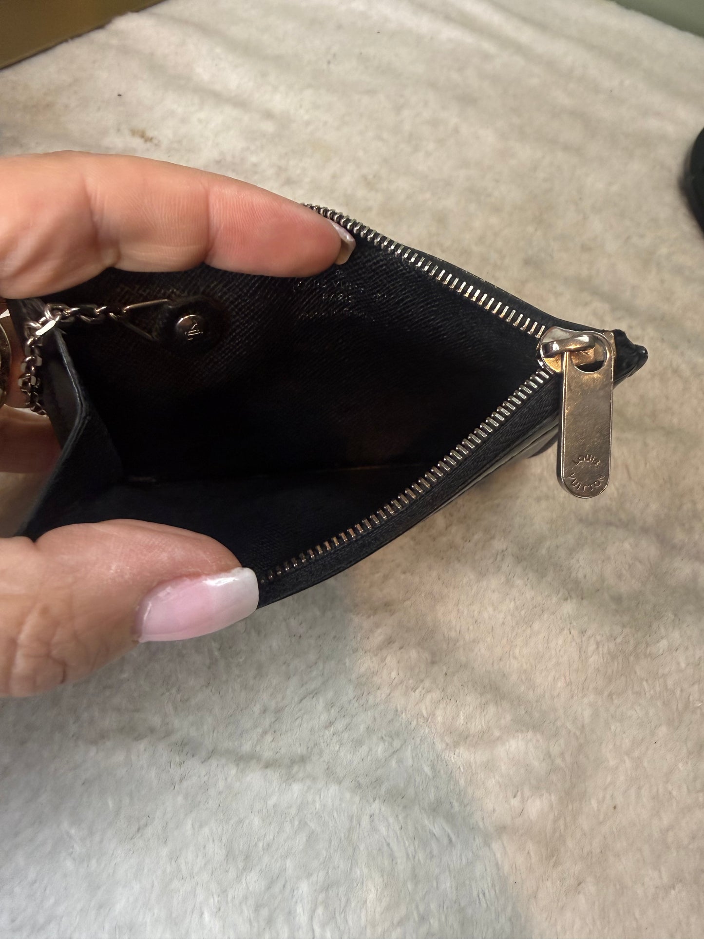 1434. Louis Vuitton Black Epi Key Cles