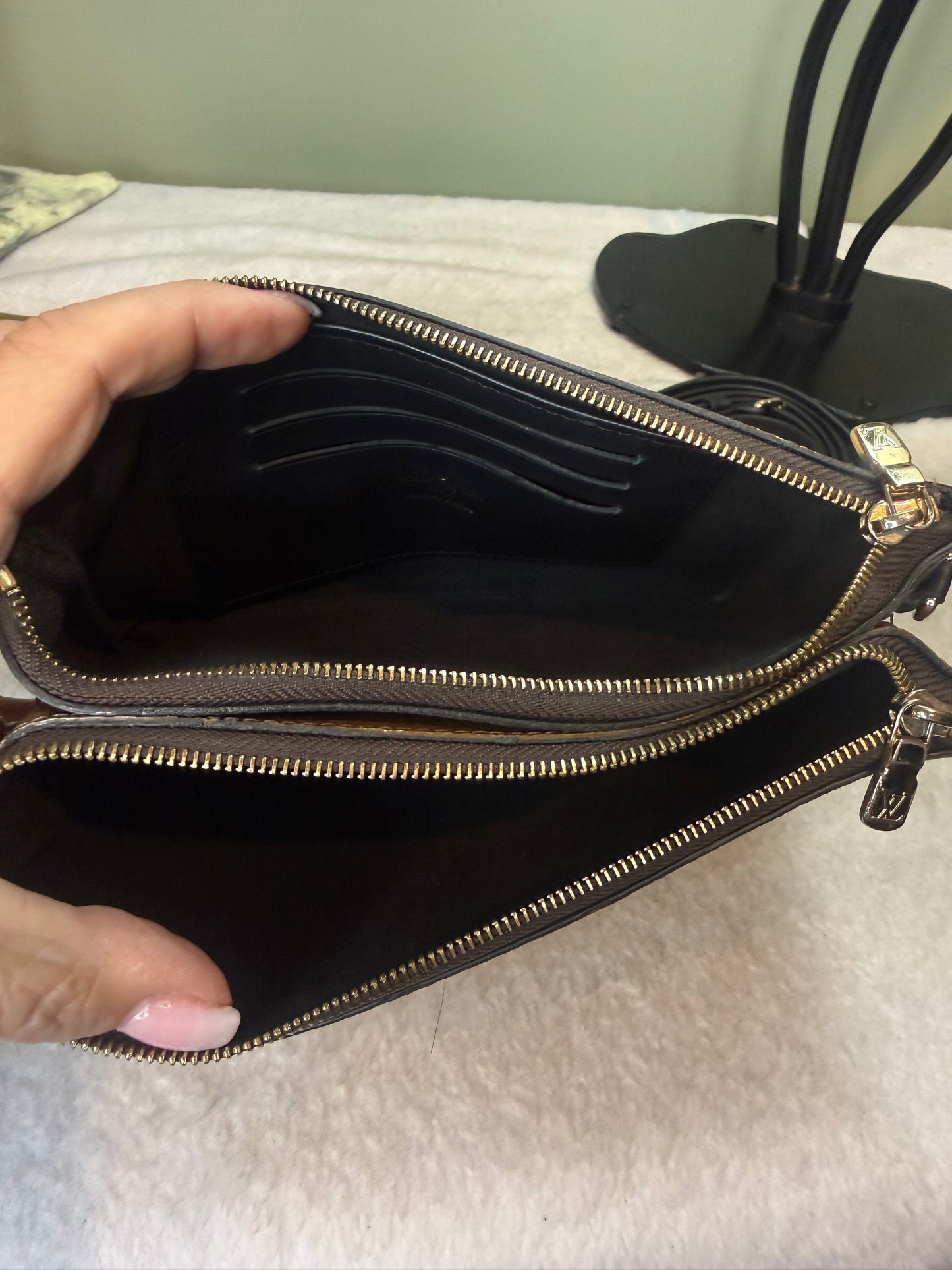 1458. Louis Vuitton Reverse Monogram Double Pochette
