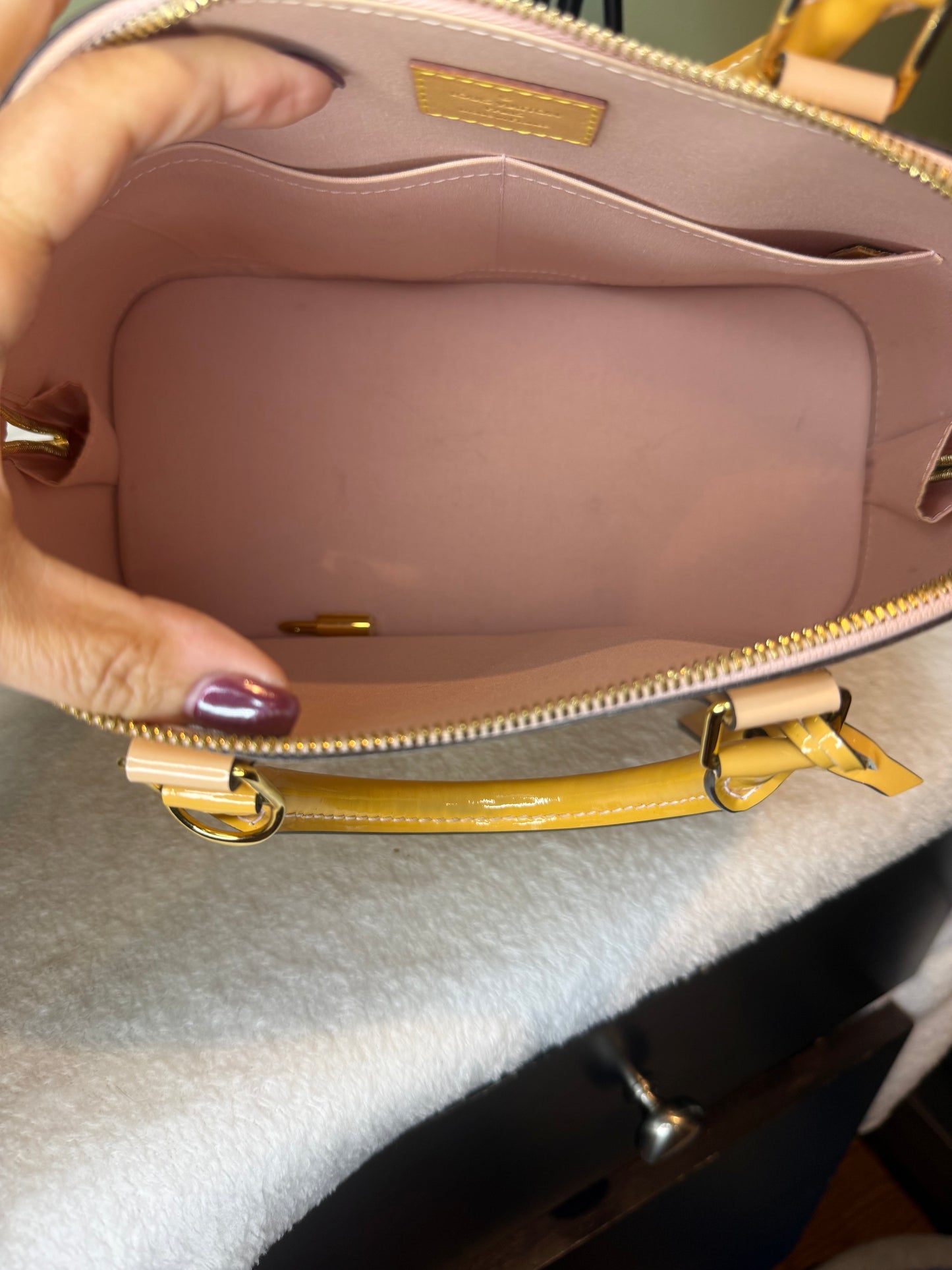 1286. Louis Vuitton Rose Florentine Vernis Alma PM