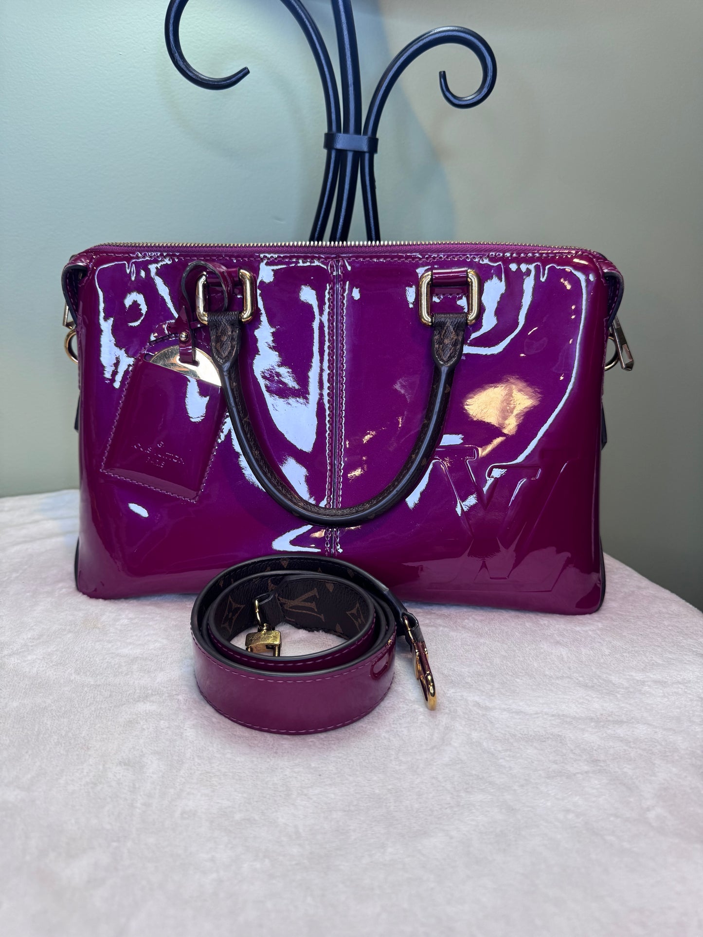 1870. Louis Vuitton Fuchsia Monogram Vernis Miroir Tote