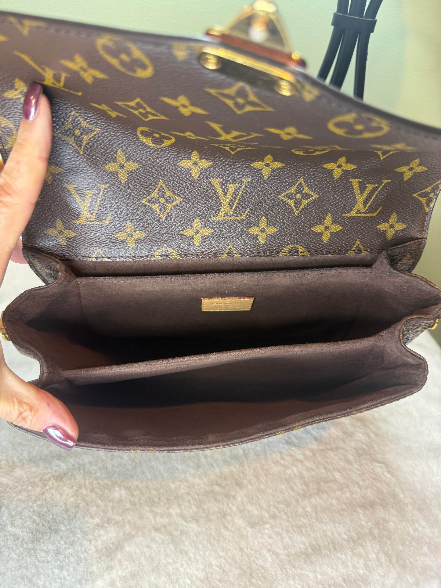 1254. Louis Vuitton Monogram Pochette Metis