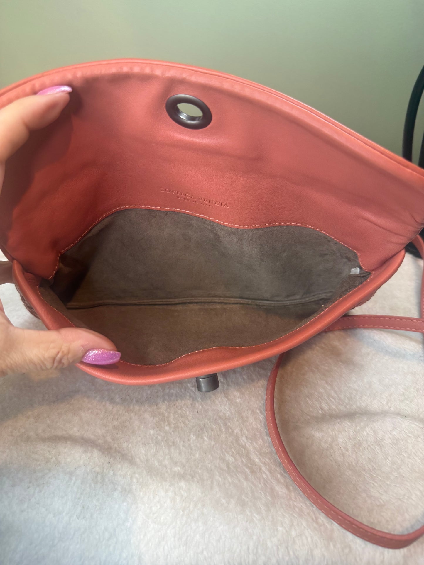 780. Bottega Venetta Leather Intrecciato Turn Lock Shoulder bag