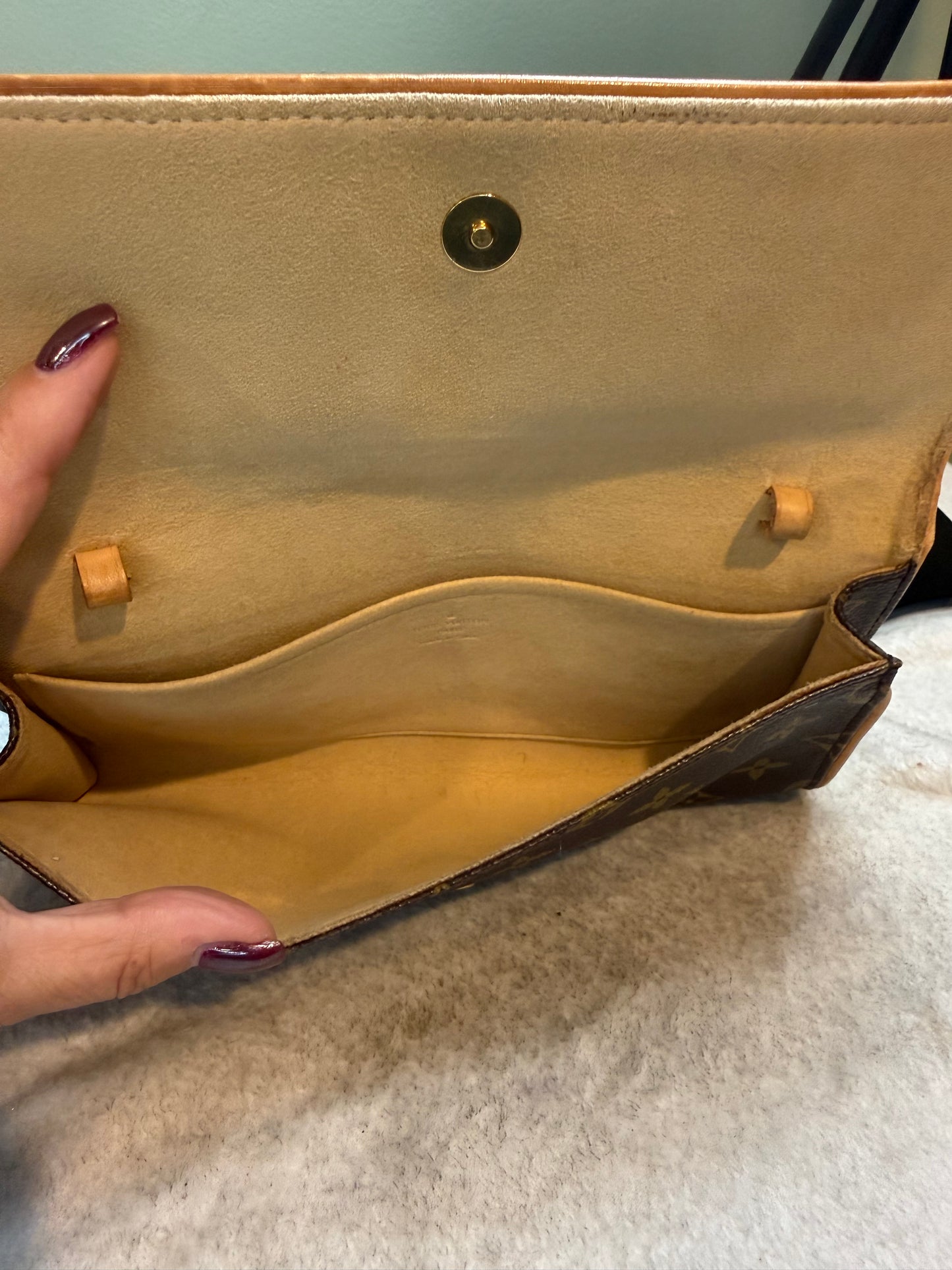1670. Louis Vuitton Monogram Twin Pochette GM