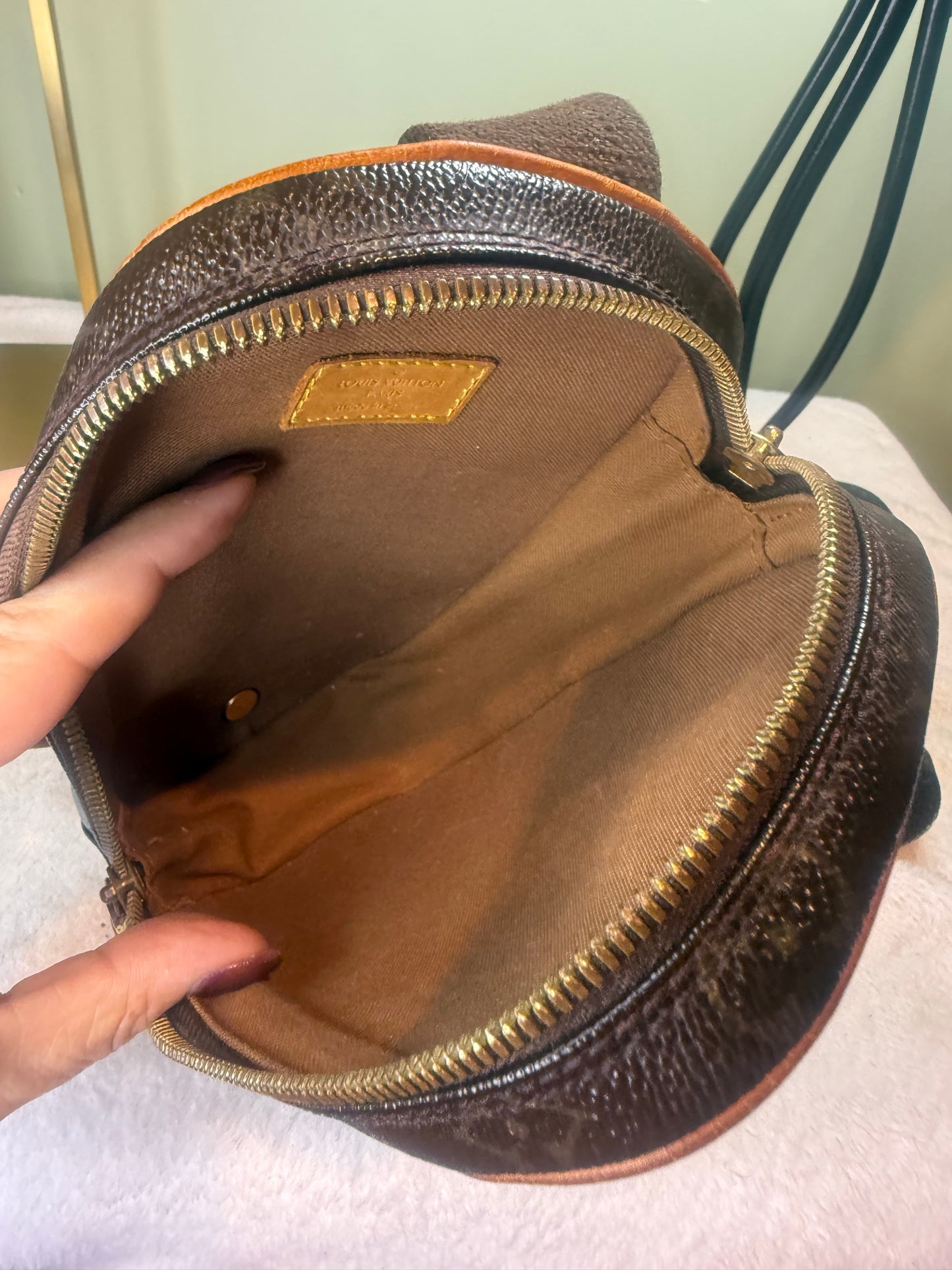 1345. Louis Vuitton Monogram Gange Sling bag