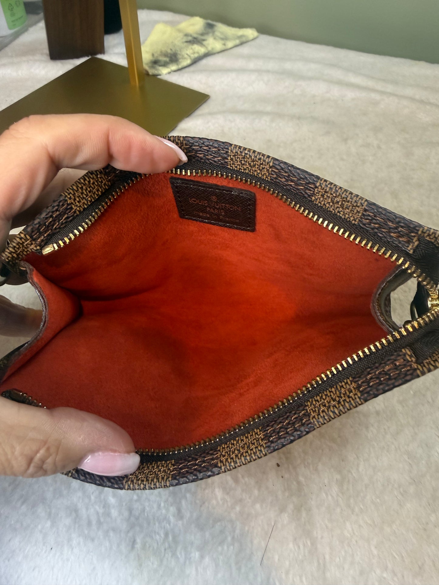 1454. Louis Vuitton Damier Ebene Bucket Pouch
