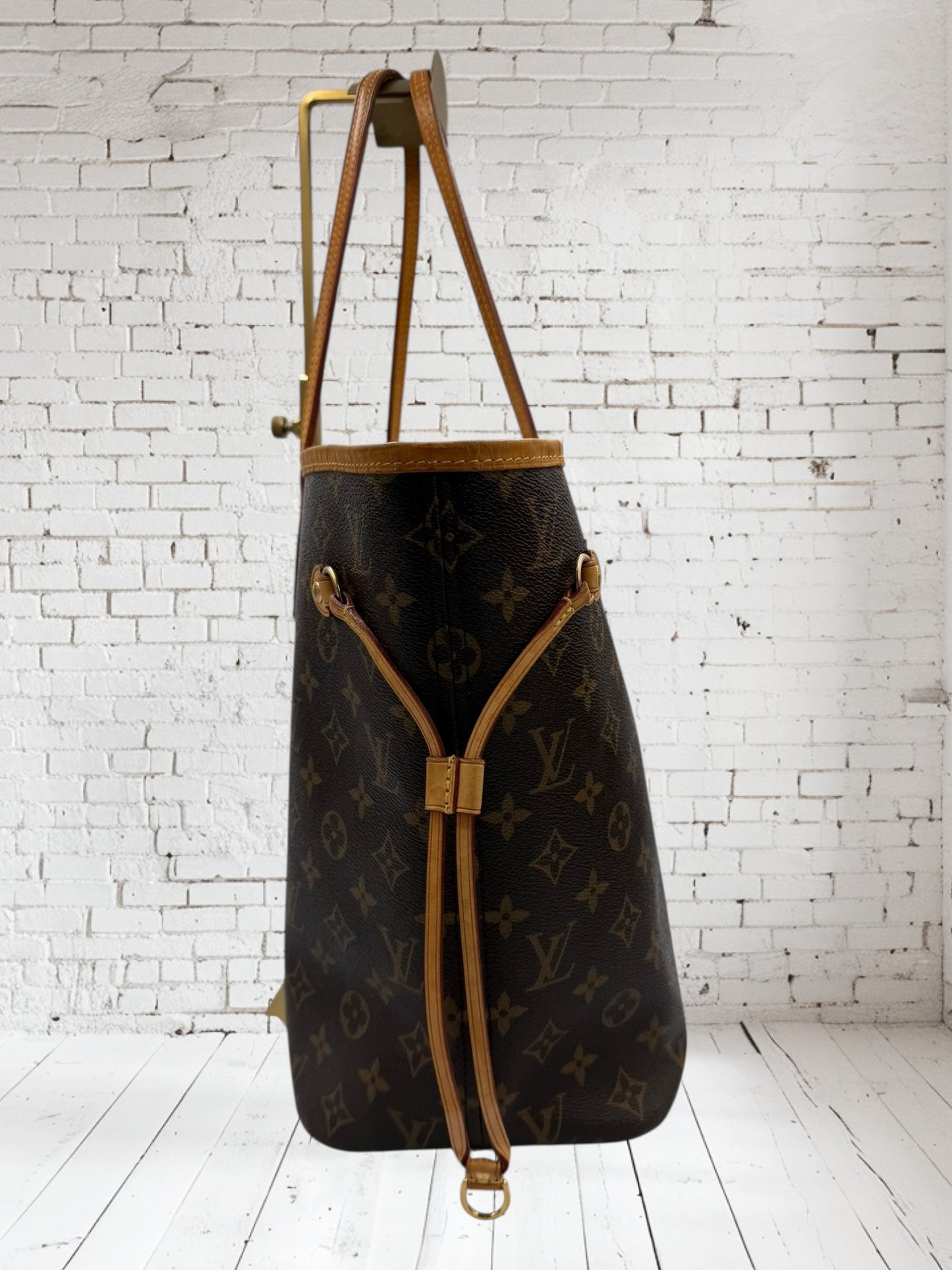 Louis Vuitton Neverfull MM Monogram with Fushia interior