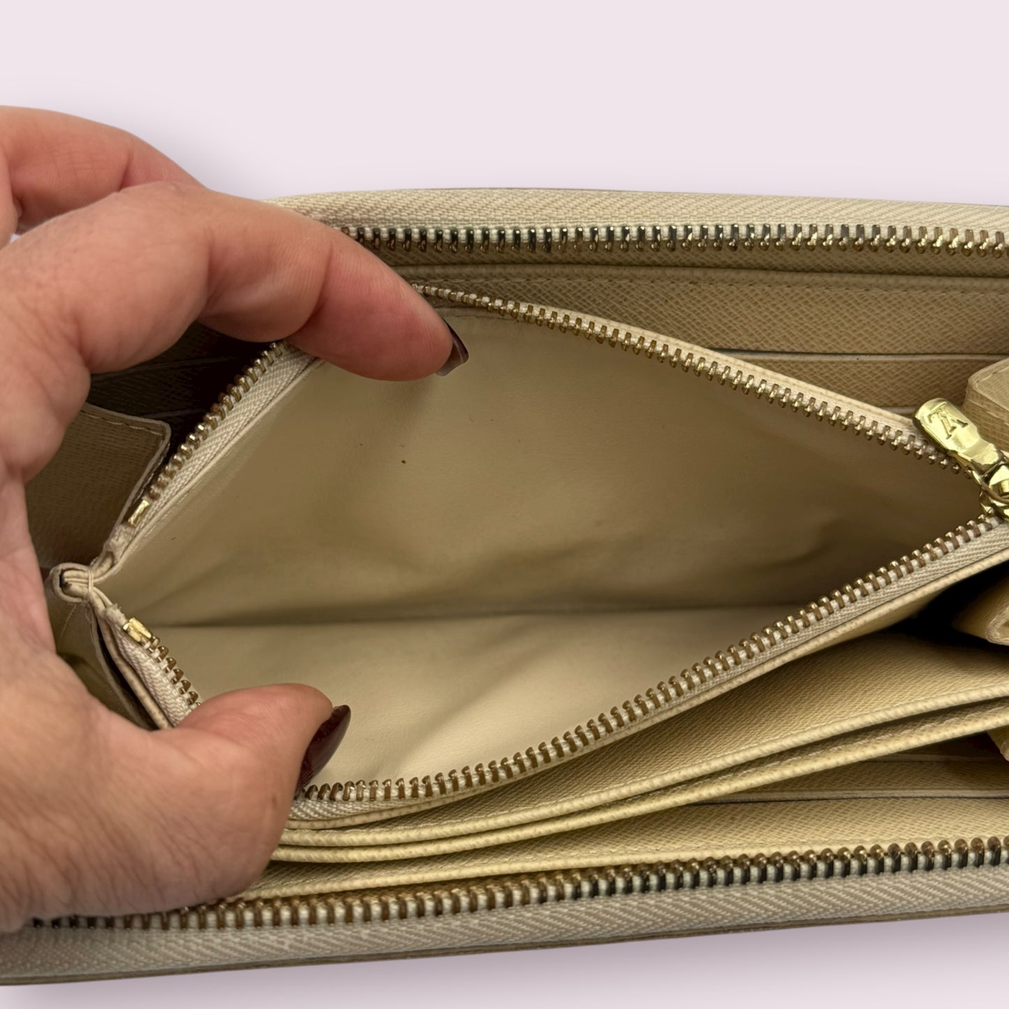 280. Louis Vuitton Damier Azur Long Zippy Wallet