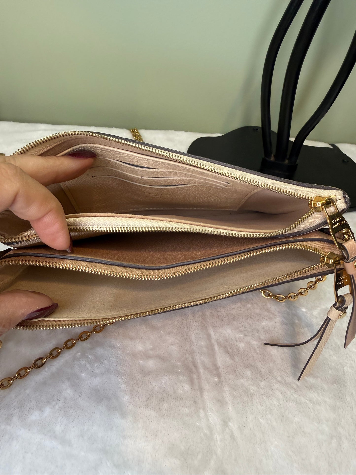 1786. Louis Vuitton Pink and Cream Empriente Double zip Pochette