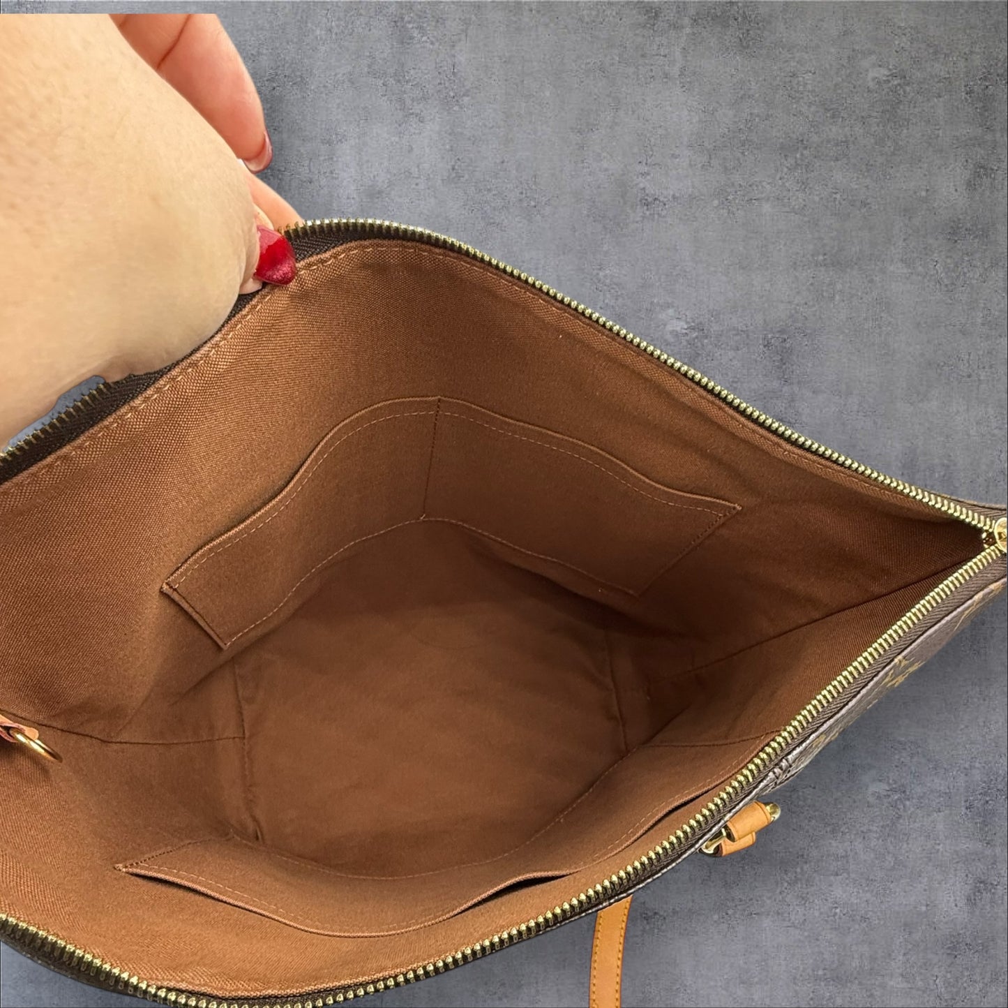 351. Louis Vuitton Monogram Totally MM