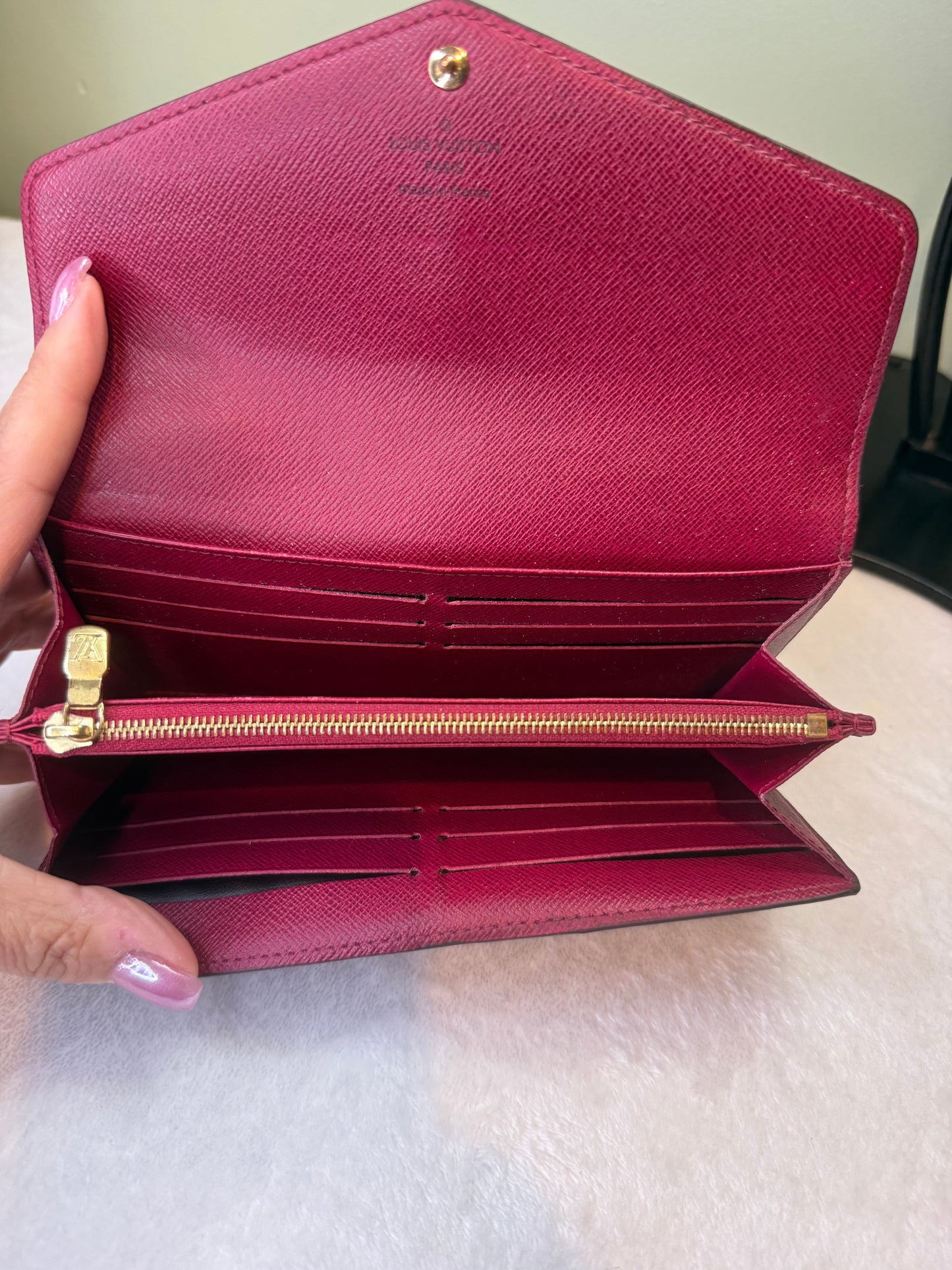 1778. Louis Vuitton Monogram Sarah Wallet with Fuchsia