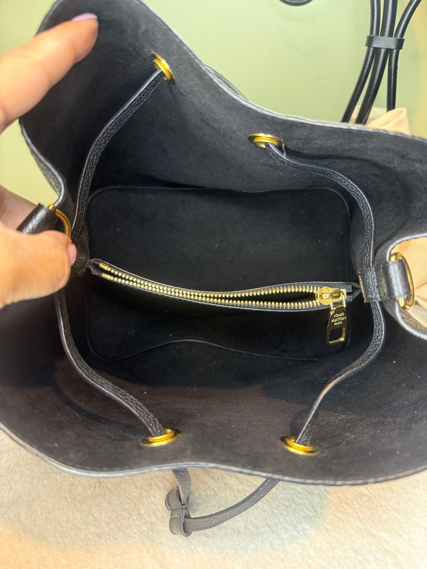 1493. Louis Vuitton Black Empriente NeoNoe MM