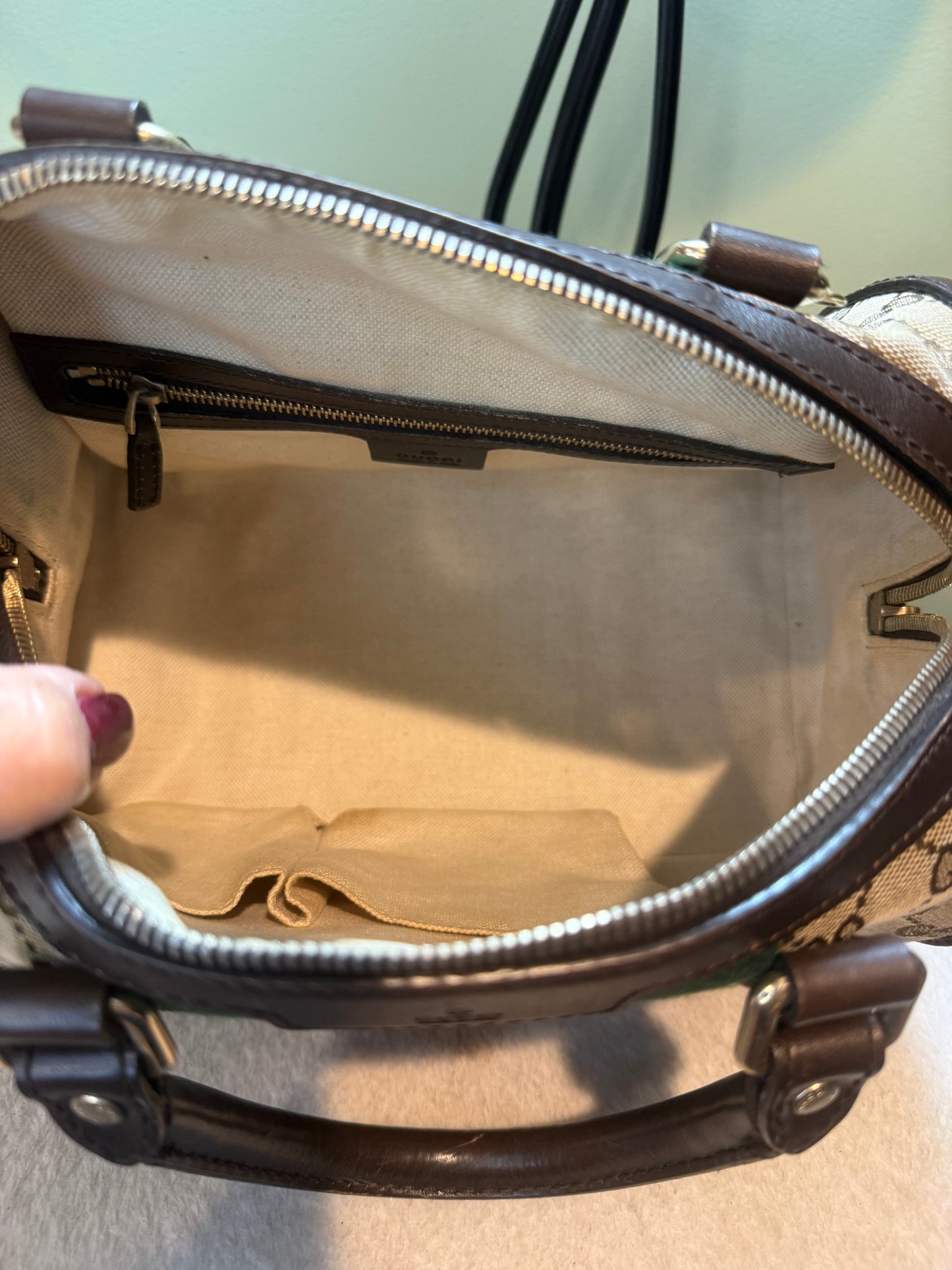 1659. Gucci Vintage Web Boston Bag