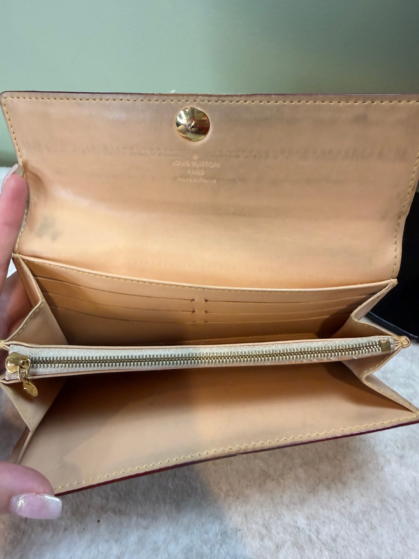 1586. Louis Vuitton White Multicolor Sarah Wallet