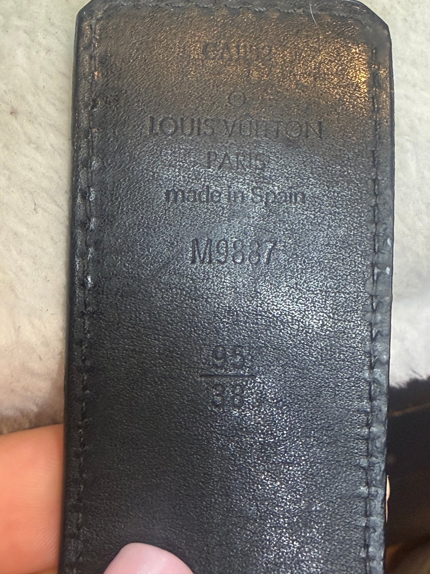 1537. Louis Vuitton Black Calfskin Reversible Belt 95/38