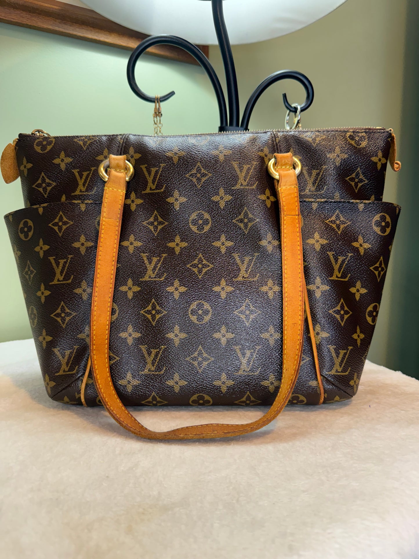 486. Louis Vuitton Monogram Totally PM