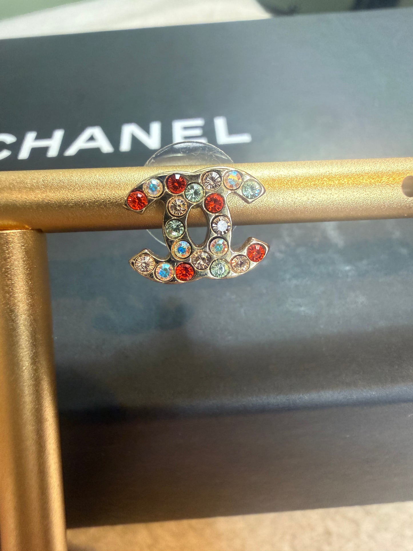 1476. Chanel Metal Crystal CC gold Multicolor earrings