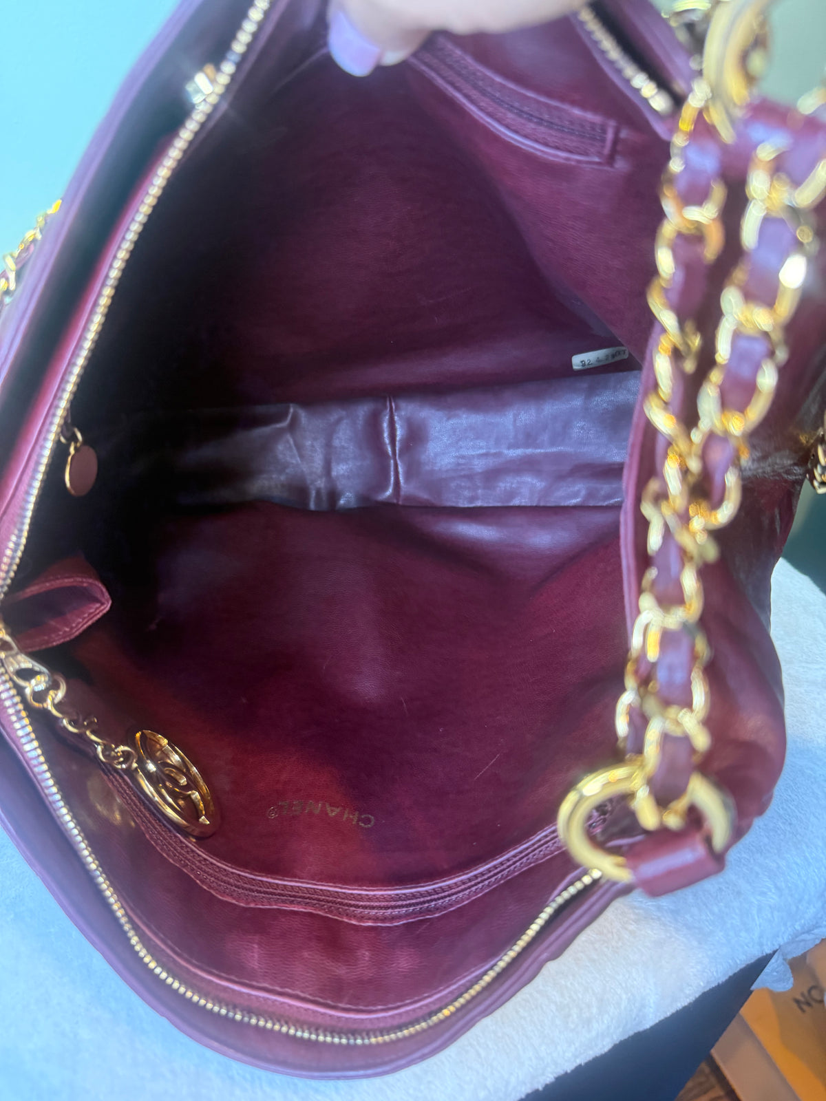 2028. Chanel Burgundy Vintage Chevron Shoulder/Crossbody