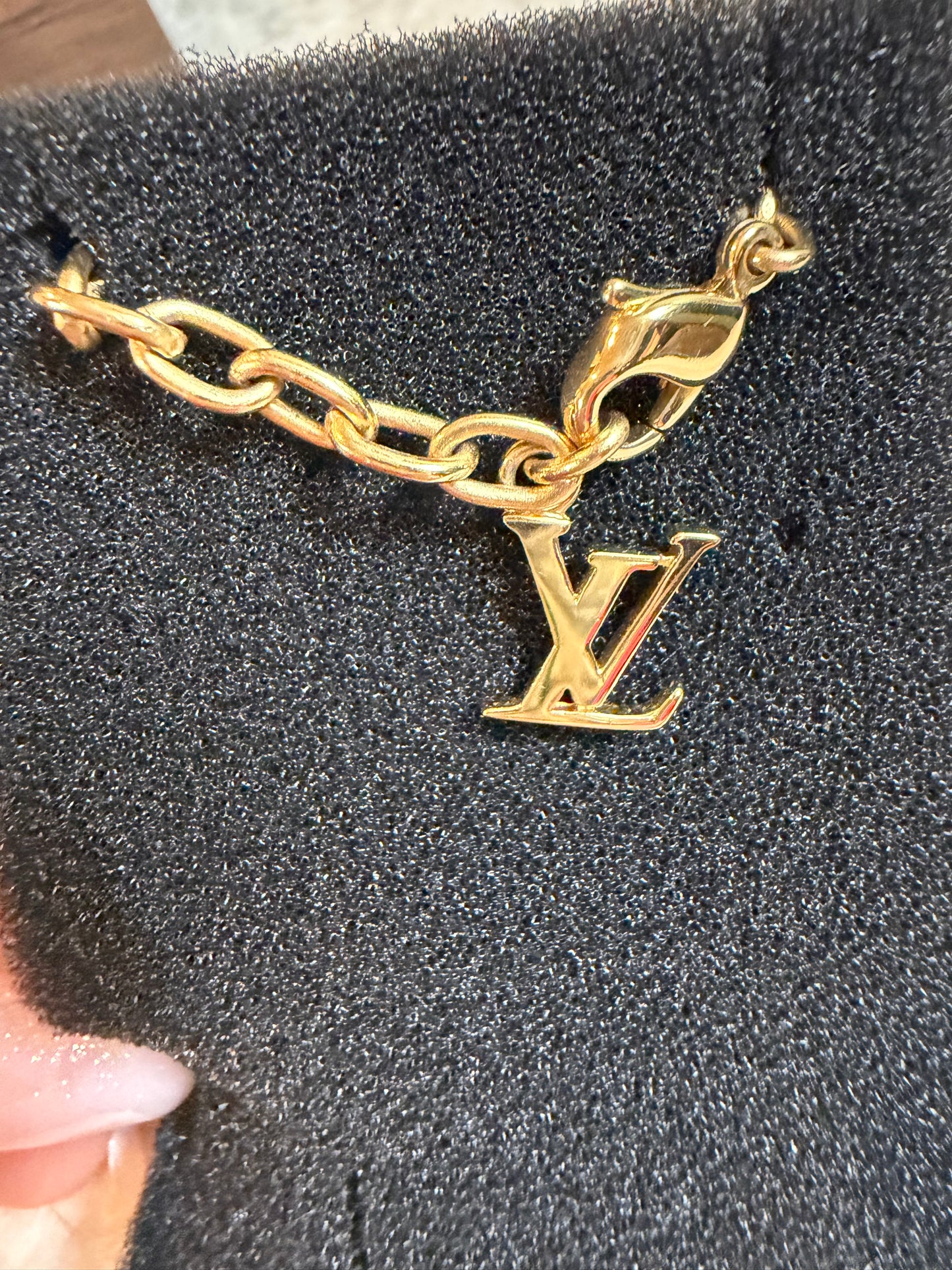 1574. Louis Vuitton Gamble Station Necklace
