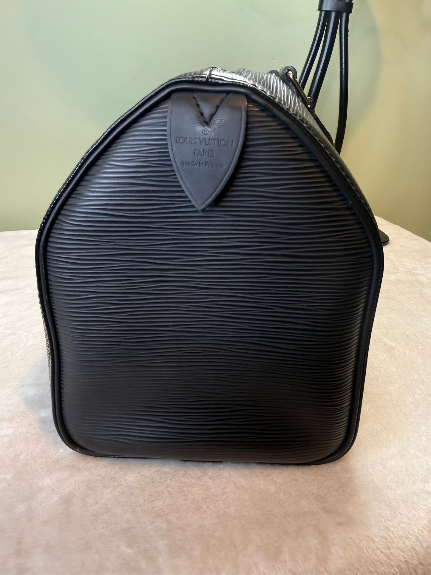 1842. Louis Vuitton Black Epi Speedy 30