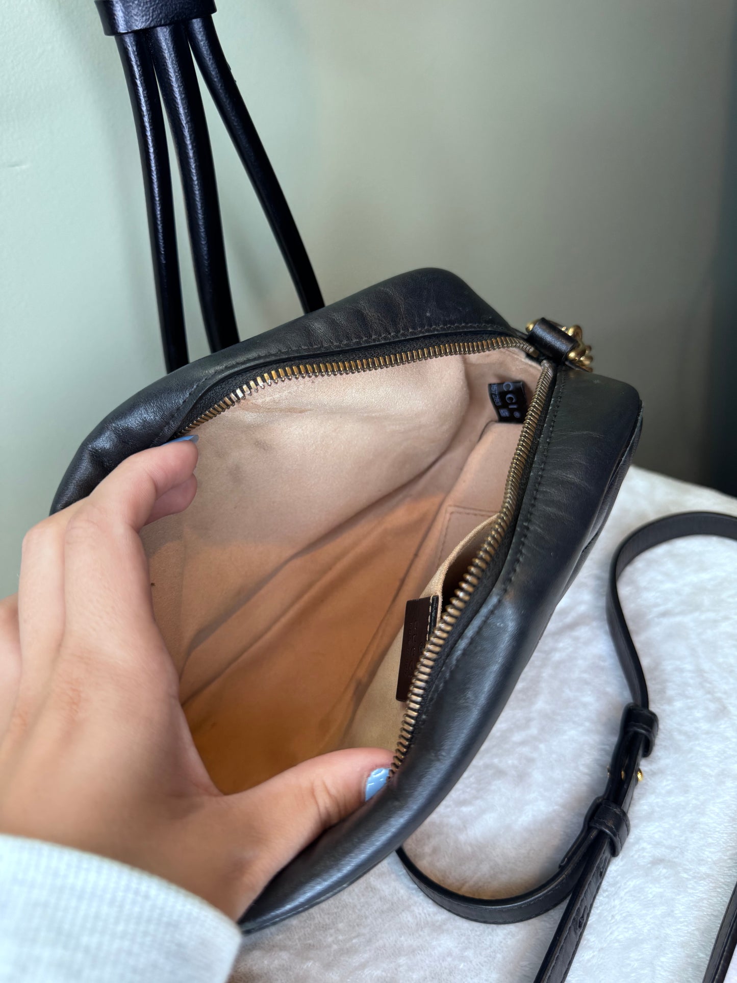 1721. Gucci Black Leather Small Marmont