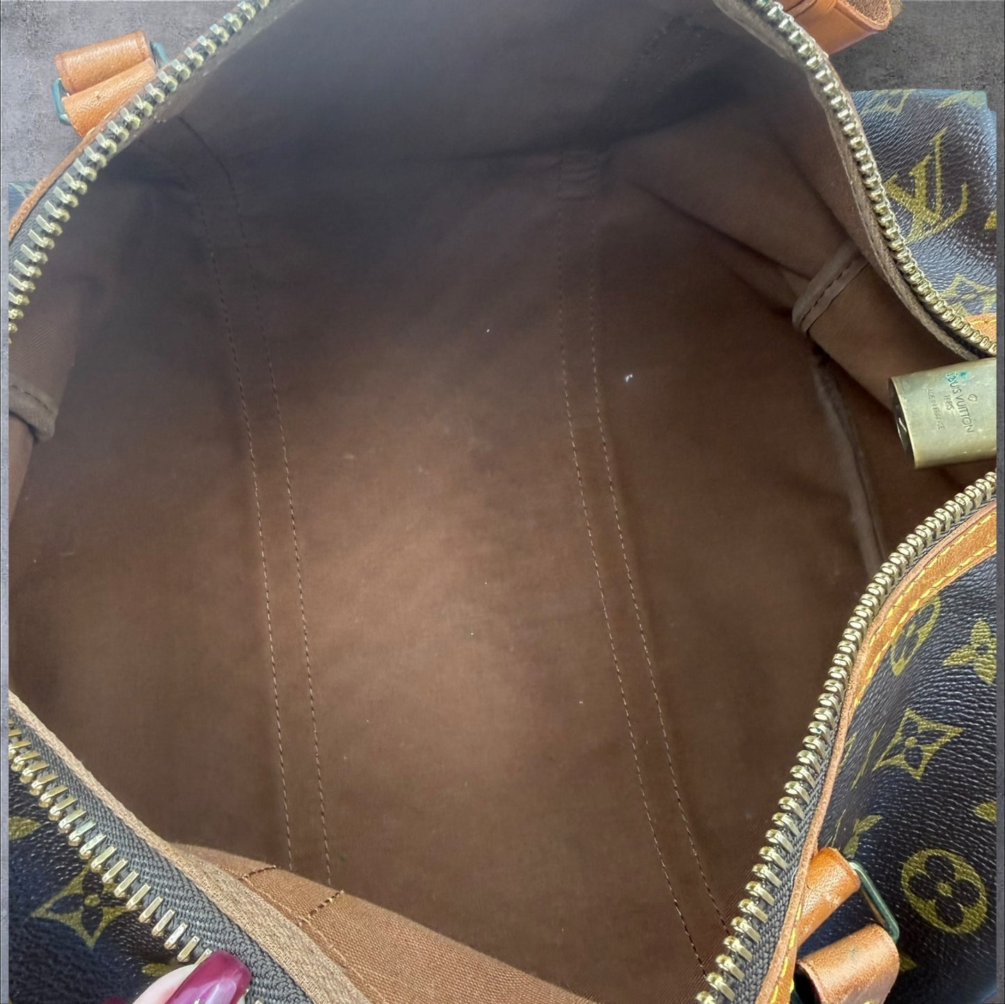 352. Louis Vuitton Monogram Sac Souple 35