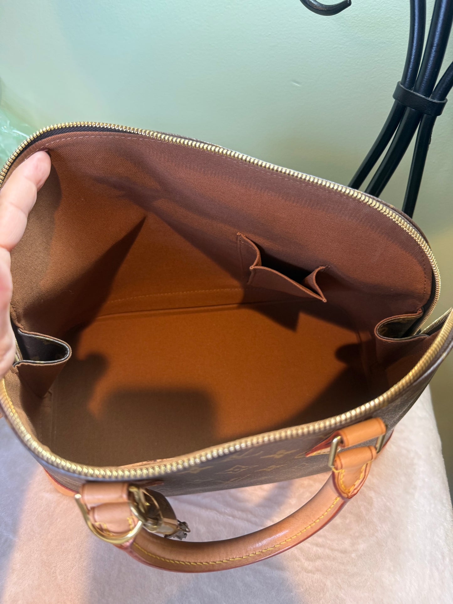 1905. Louis Vuitton Monogram Alma PM