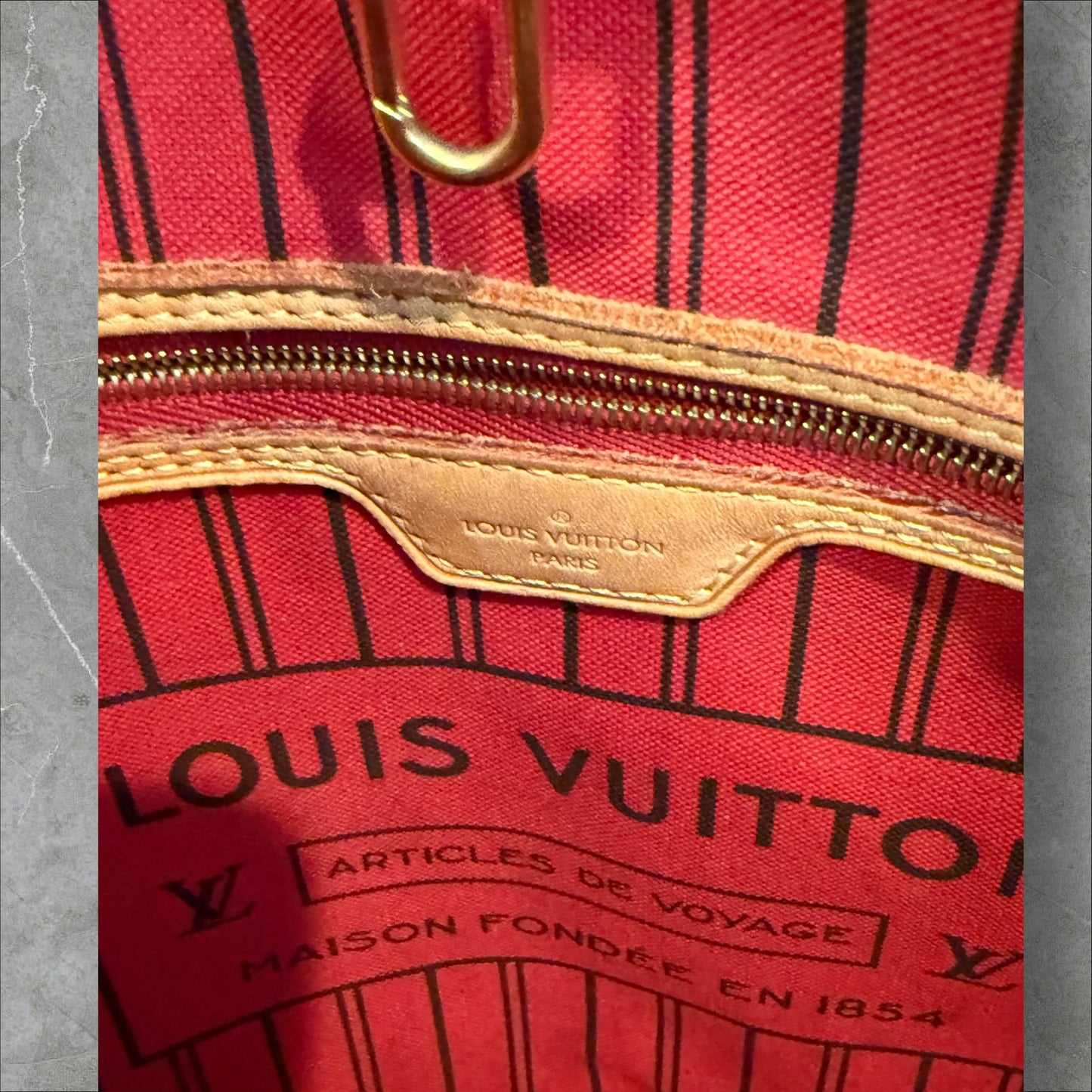 Louis Vuitton Neverfull MM Monogram with Fushia interior