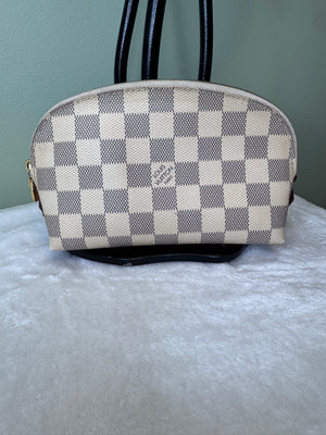 1724. Louis Vuitton Damier Azur Cosmetic case