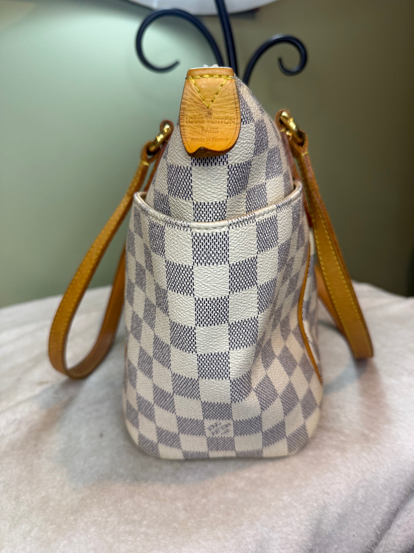 1400. Louis Vuitton Damier Azur Totally PM