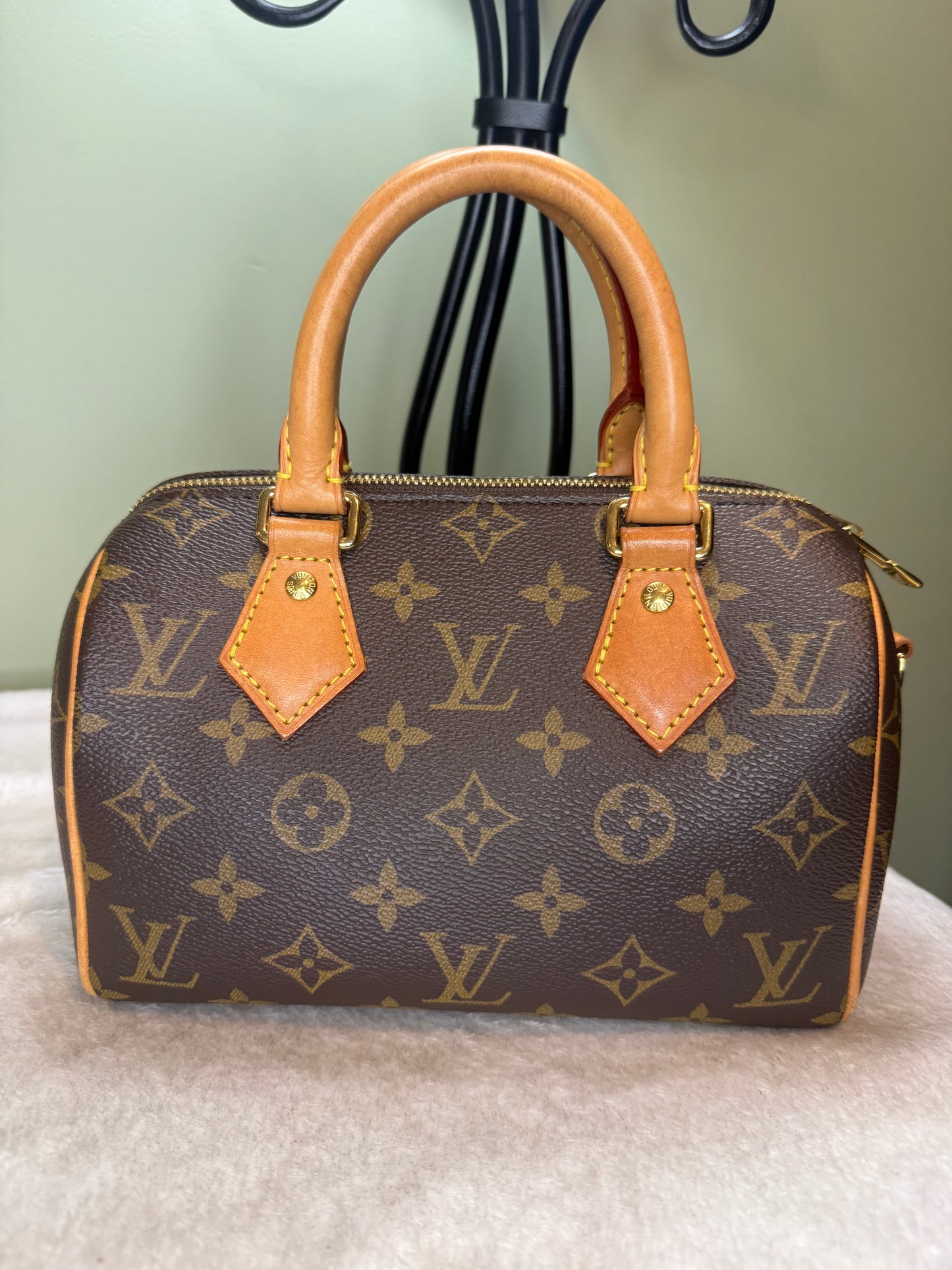 1268. Louis Vuitton Monogram Speedy 20 Bando with Strap