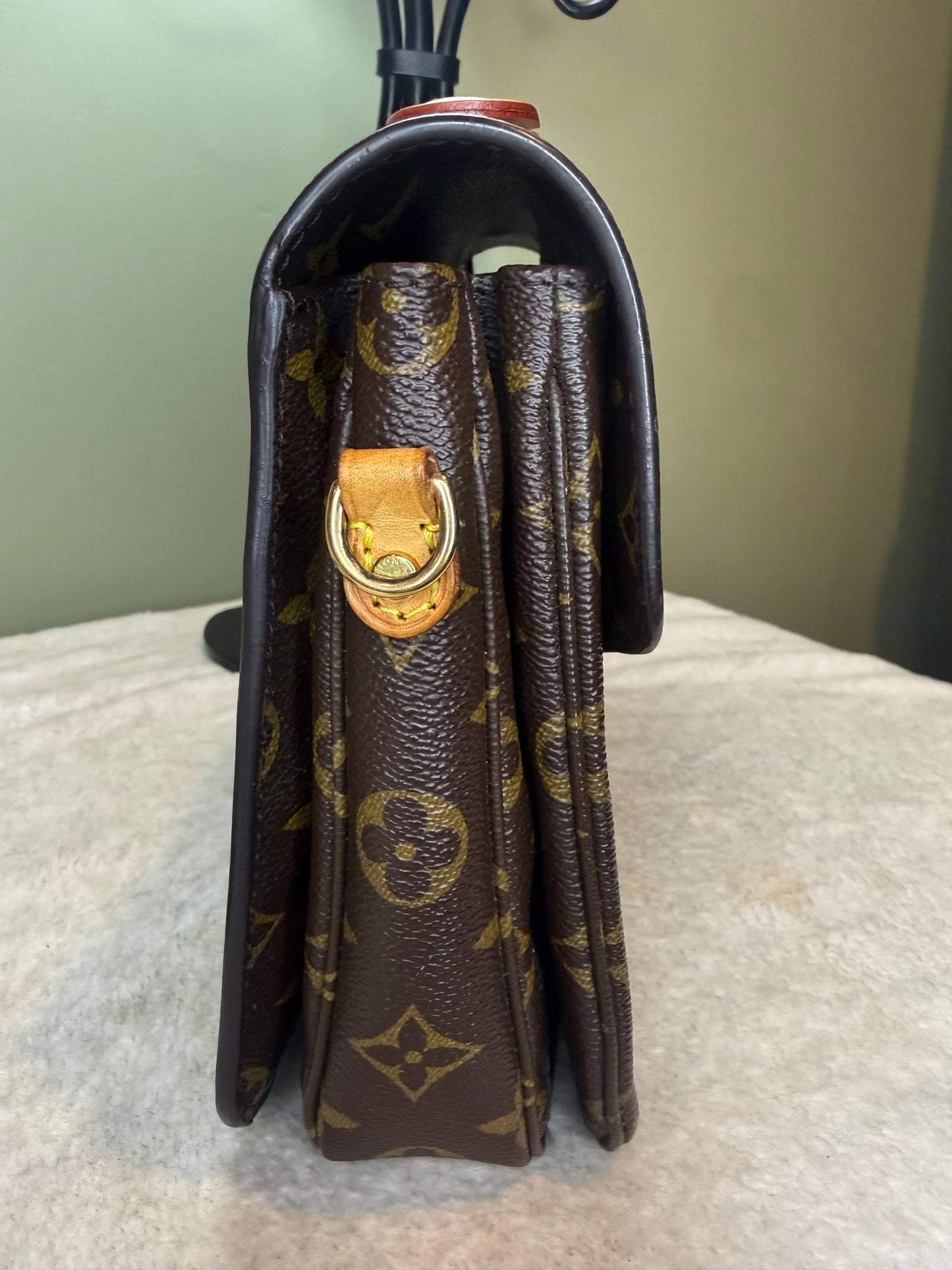1539. Louis Vuitton Monogram Pochette Metis