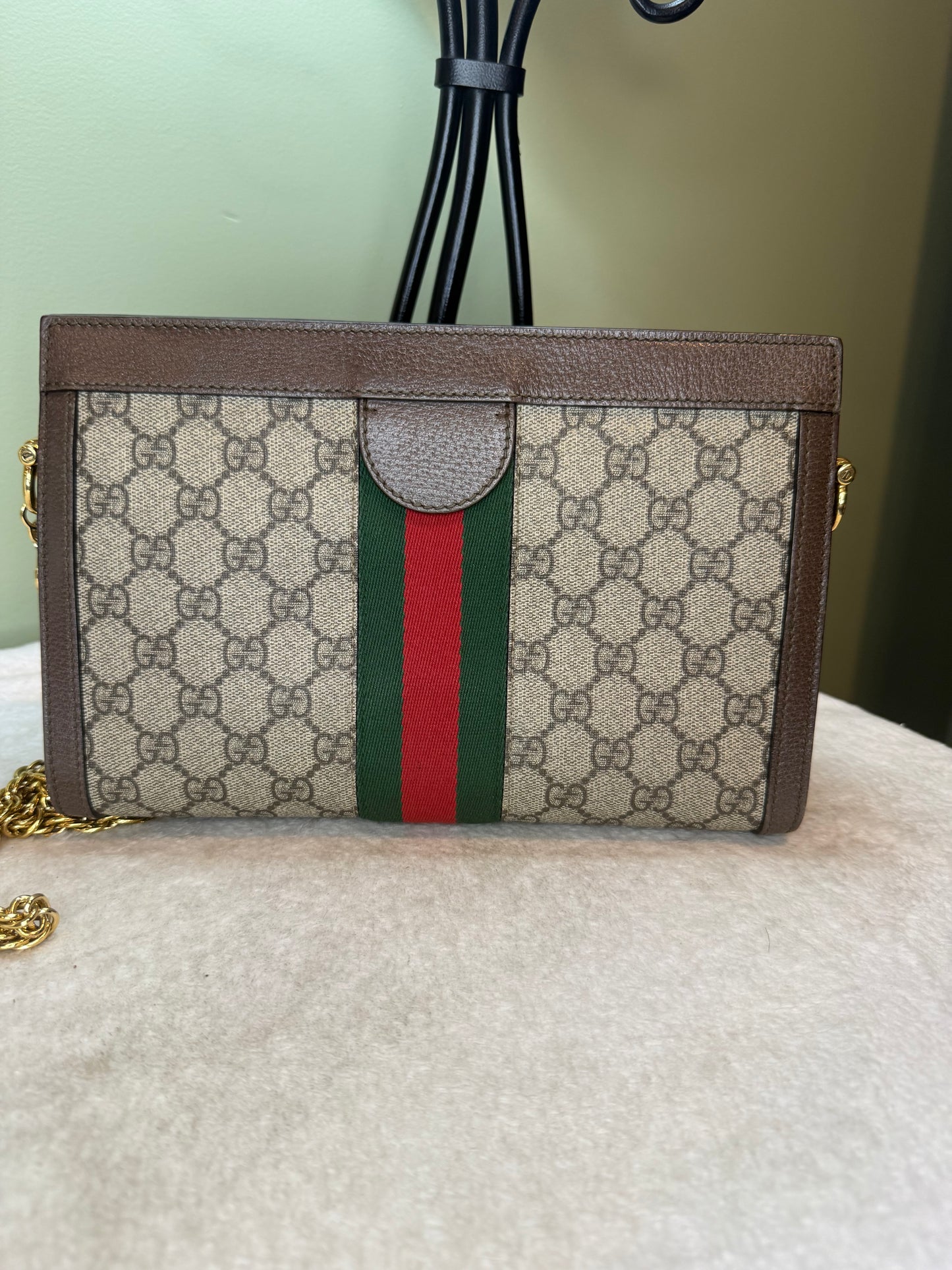 1227. Gucci GG Supreme Medium Ophidia Shoulder Bag