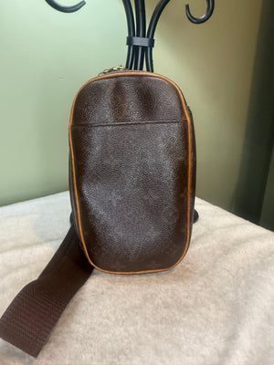 1345. Louis Vuitton Monogram Gange Sling bag