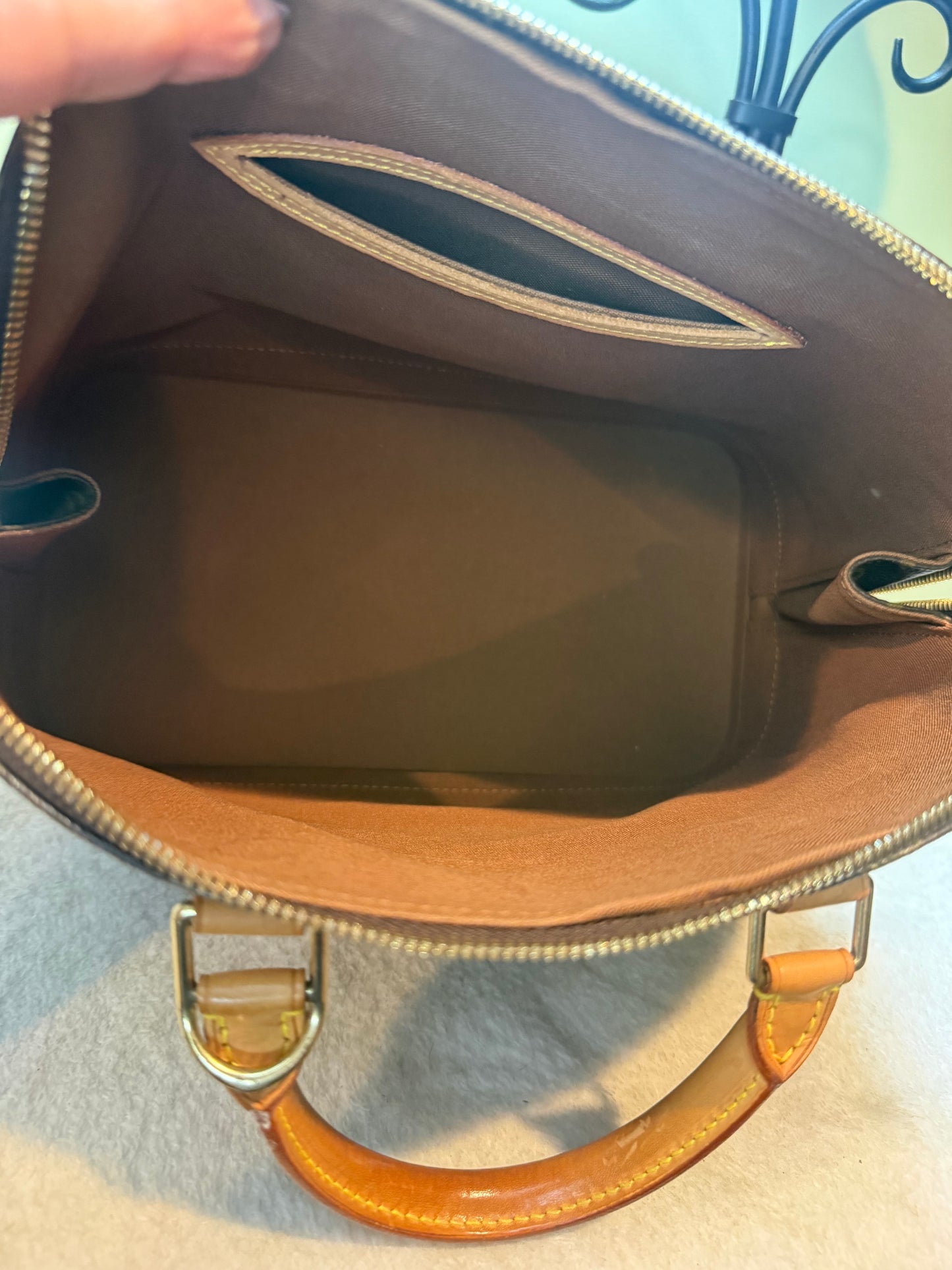 1598. Louis Vuitton Monogram Alma PM