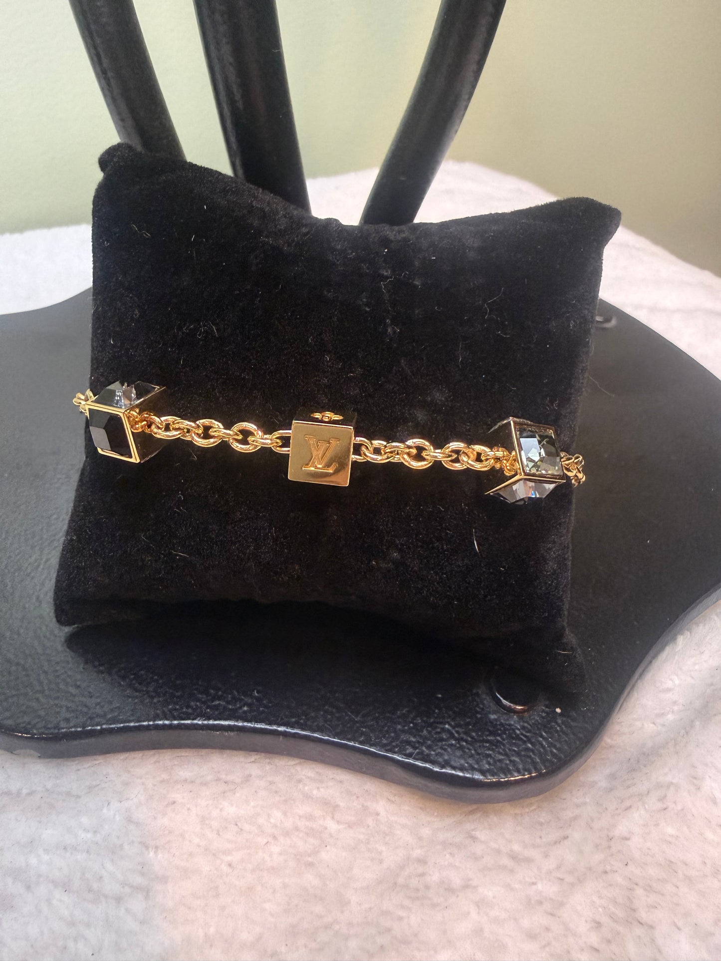 1117. Louis Vuitton Gamble Crystal Bracelet