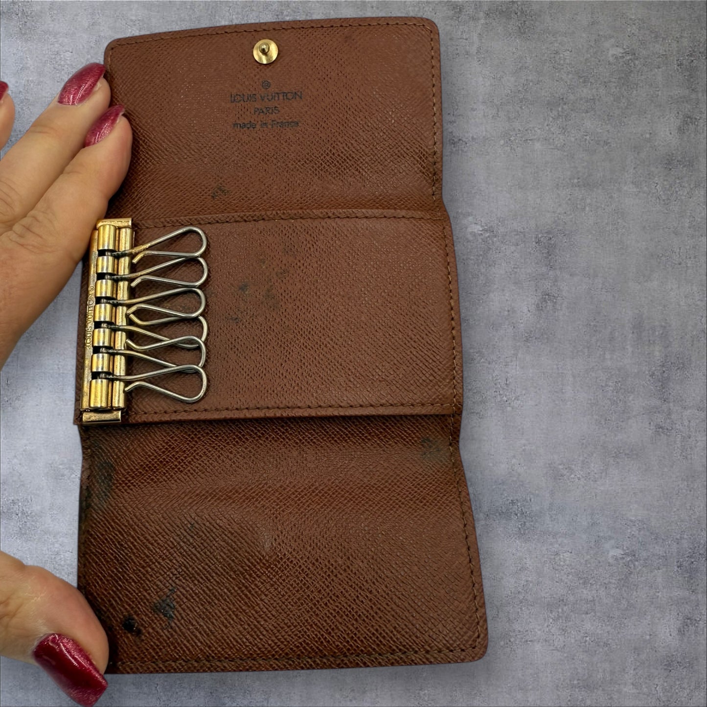 313. Louis Vuitton Monogram 6 Key Ring Holder