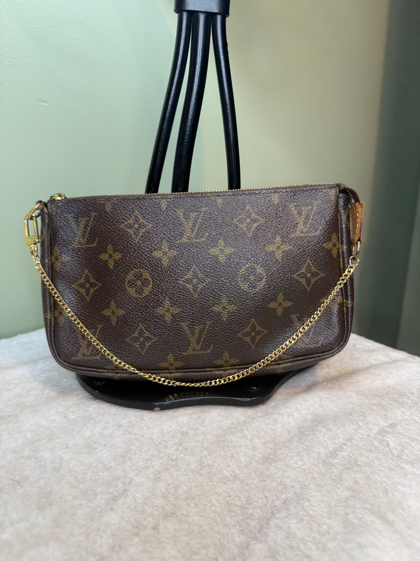 1429. Louis Vuitton Monogram Pochette Accessories