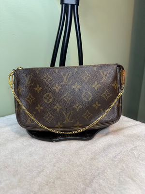 1429. Louis Vuitton Monogram Pochette Accessories