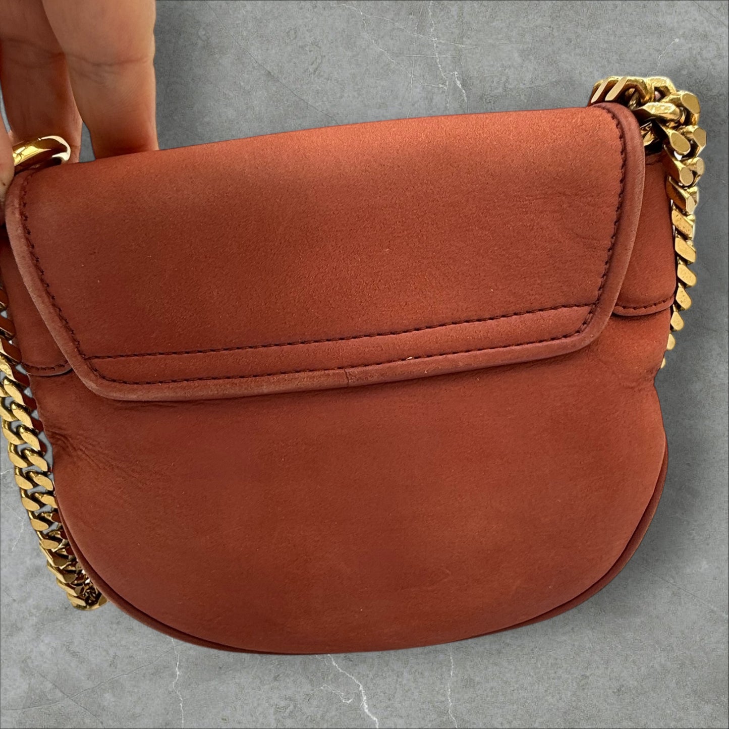 334. Gucci Tigrette Shoulder bag in Rust Suede with gold chain