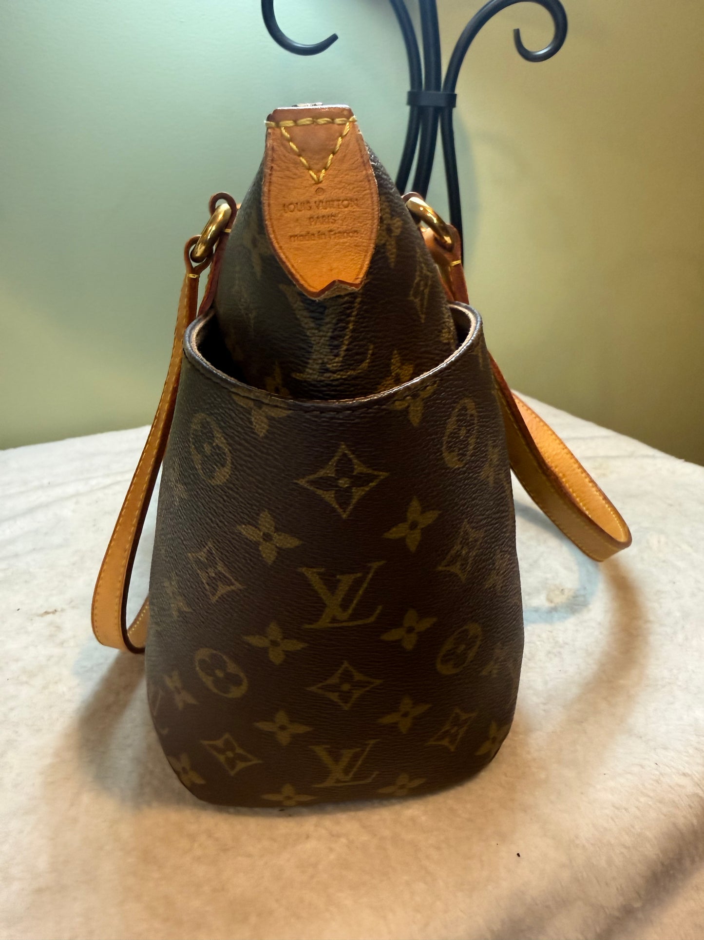 1663. Louis Vuitton Monogram Totally PM