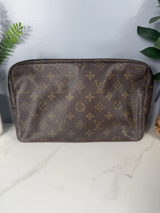 2240. Louis Vuitton Monogram Trousse 28