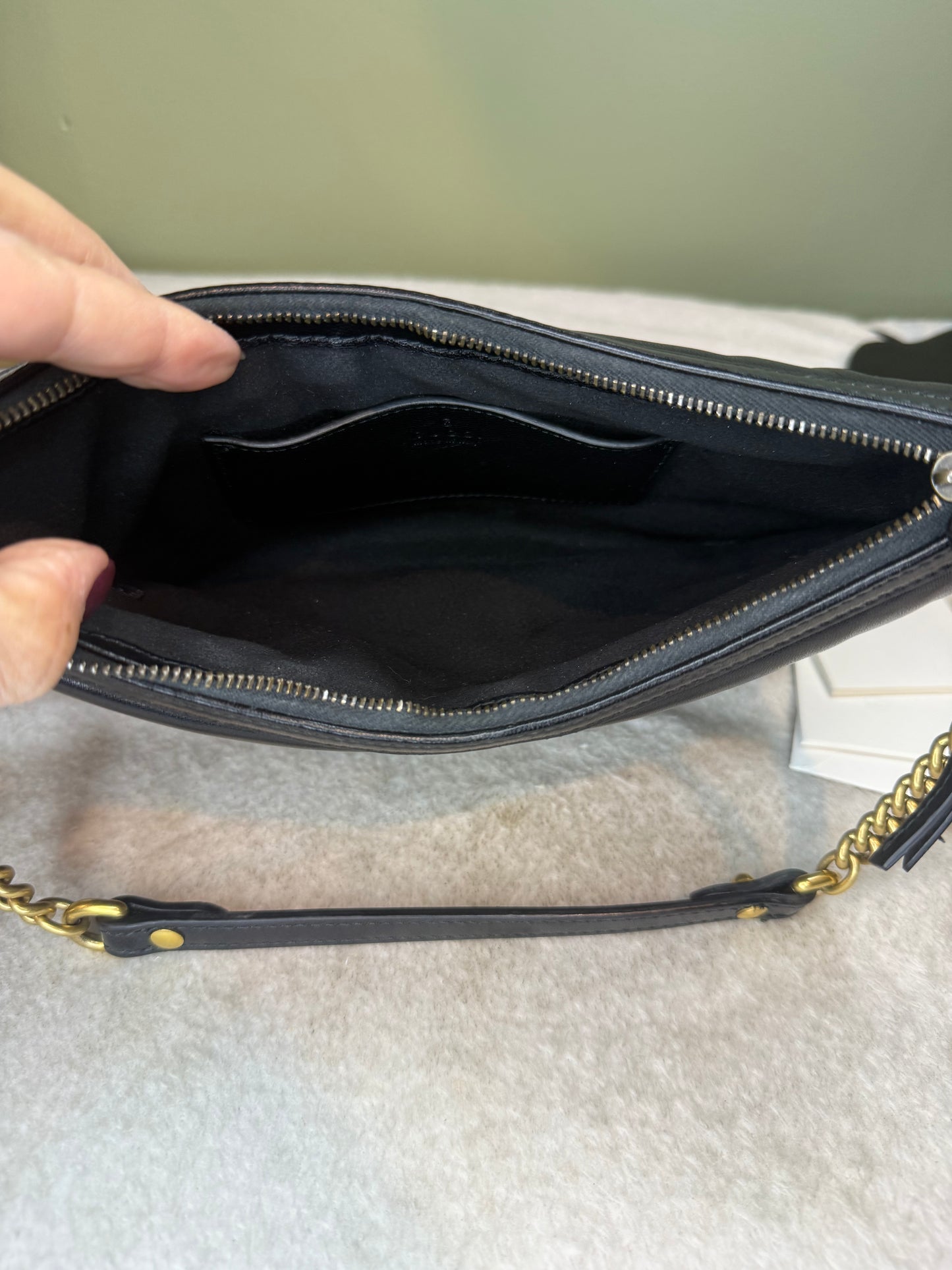 1269. Gucci GG Marmont Shoulder Bag