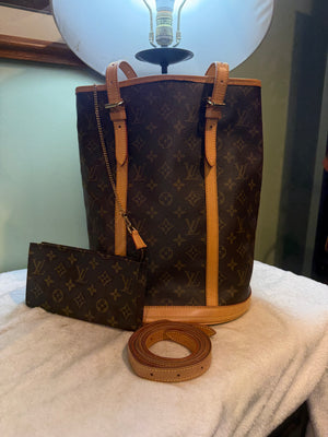1671. Louis Vuitton Monogram Bucket GM Bag