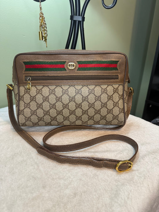929. Gucci Vintage GG Supreme Sherry Line Shoulder Bag