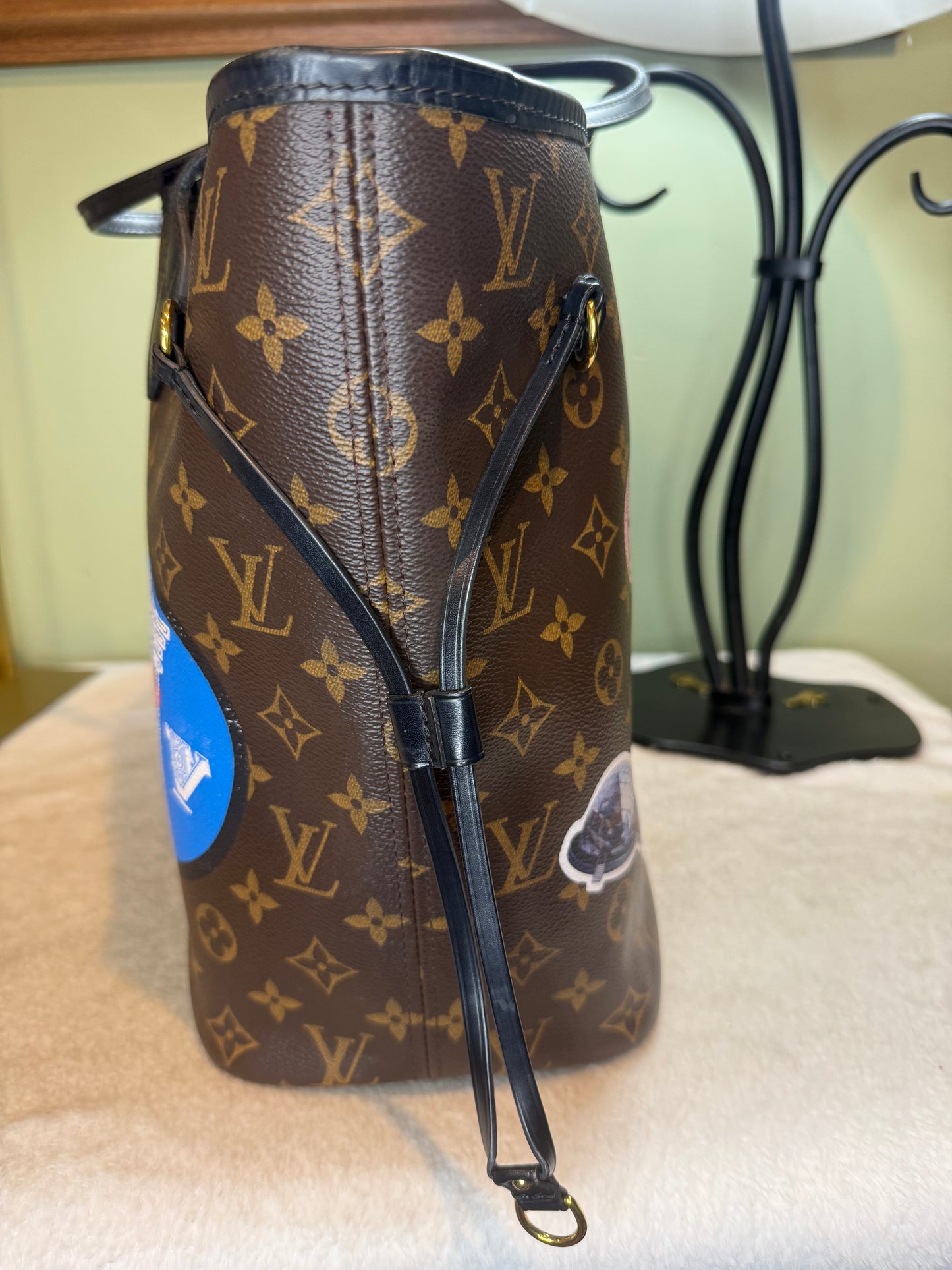 1292. Louis Vuitton Monogram World Tour Neverfull MM with Pouch