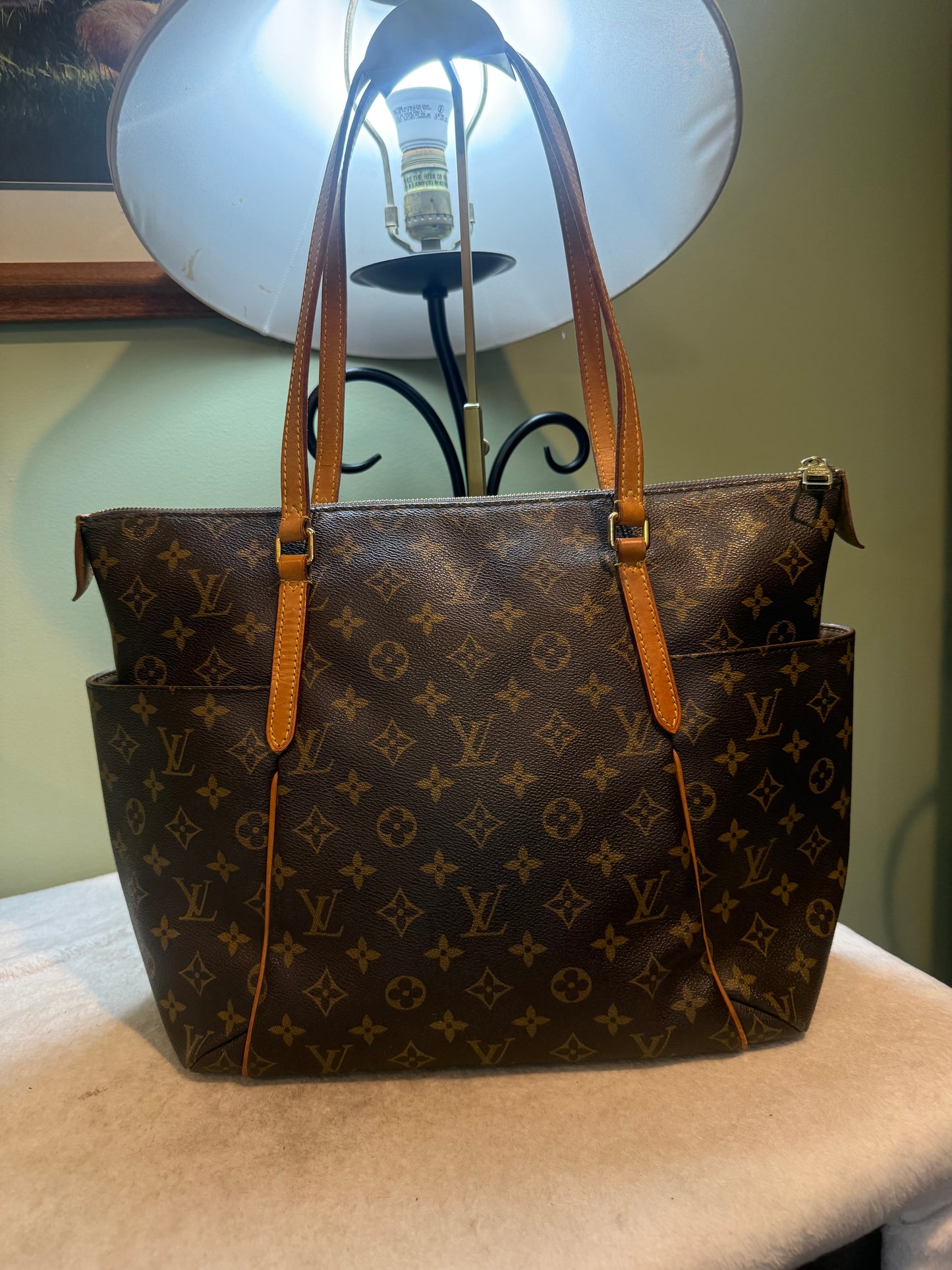 1618. Louis Vuitton Monogram Totally MM